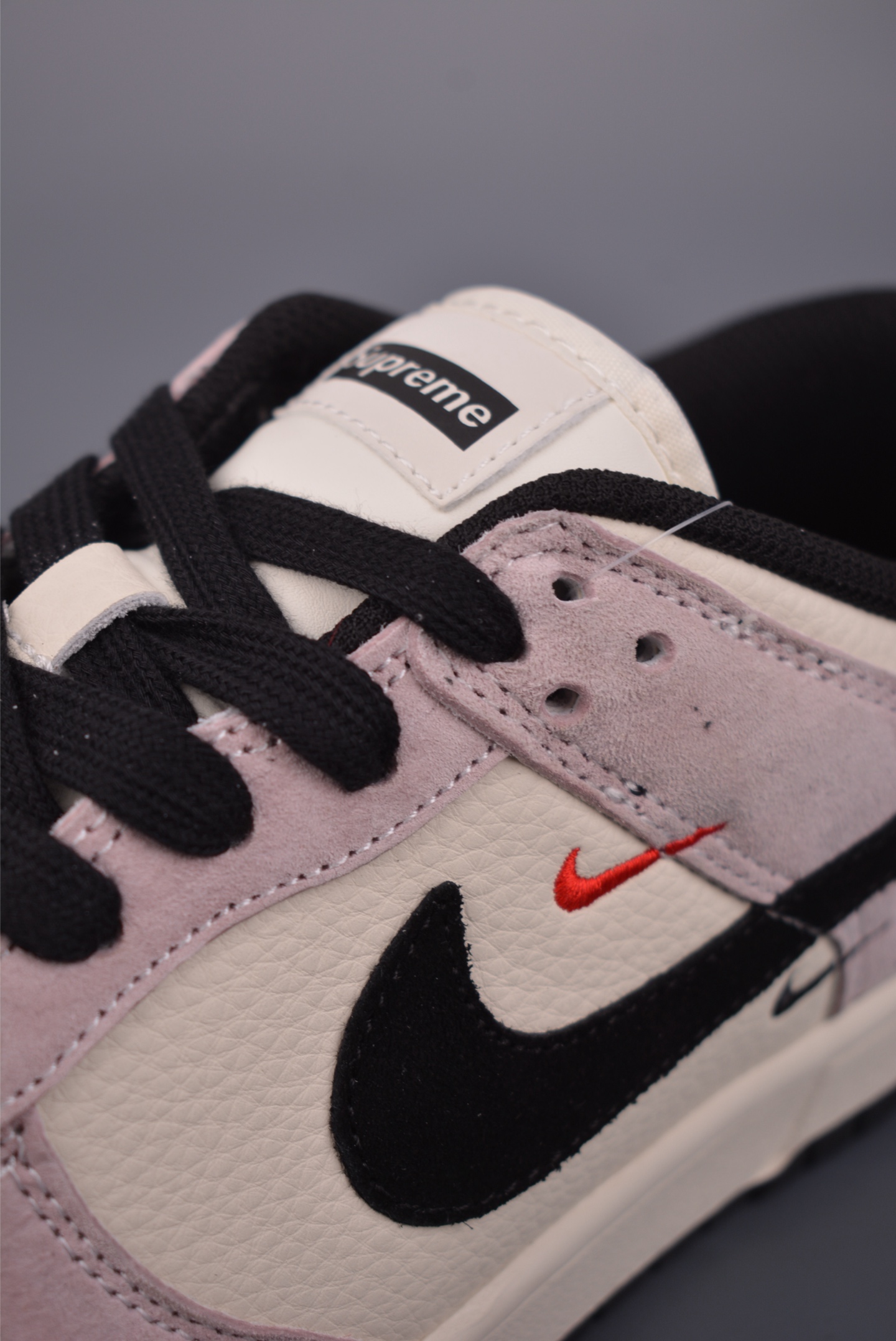 Nike SB Dunk Low Supreme联名 DN3168-018 Nike SB Dunk Low Supreme联名 DN3168-018