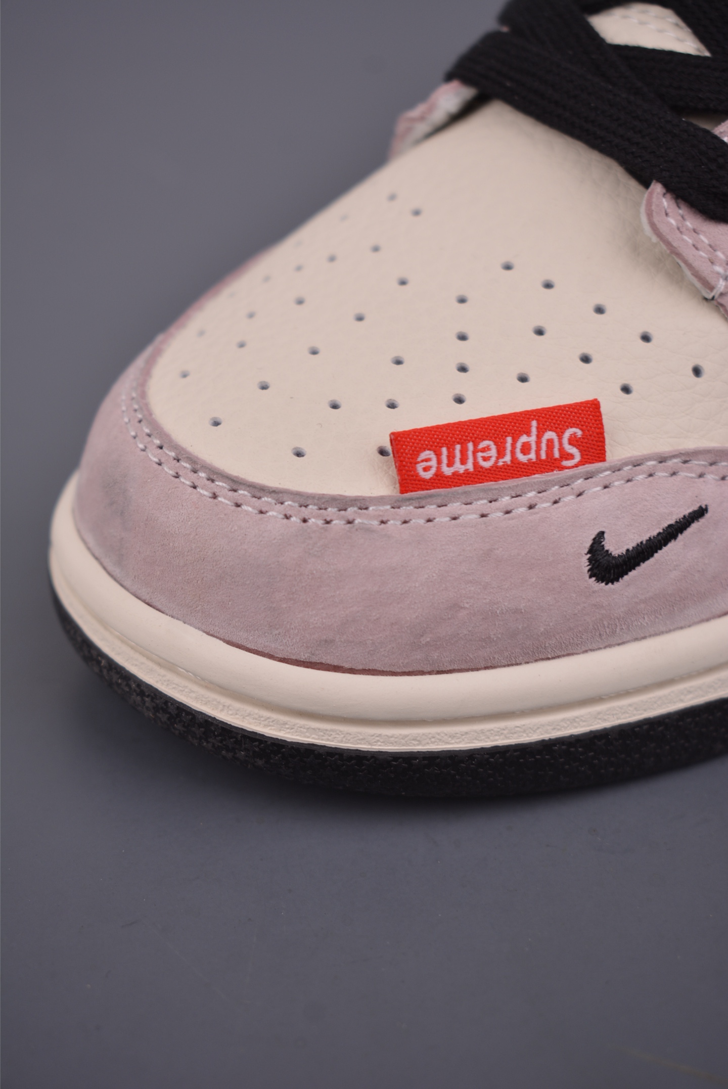 Nike SB Dunk Low Supreme联名 DN3168-018 Nike SB Dunk Low Supreme联名 DN3168-018