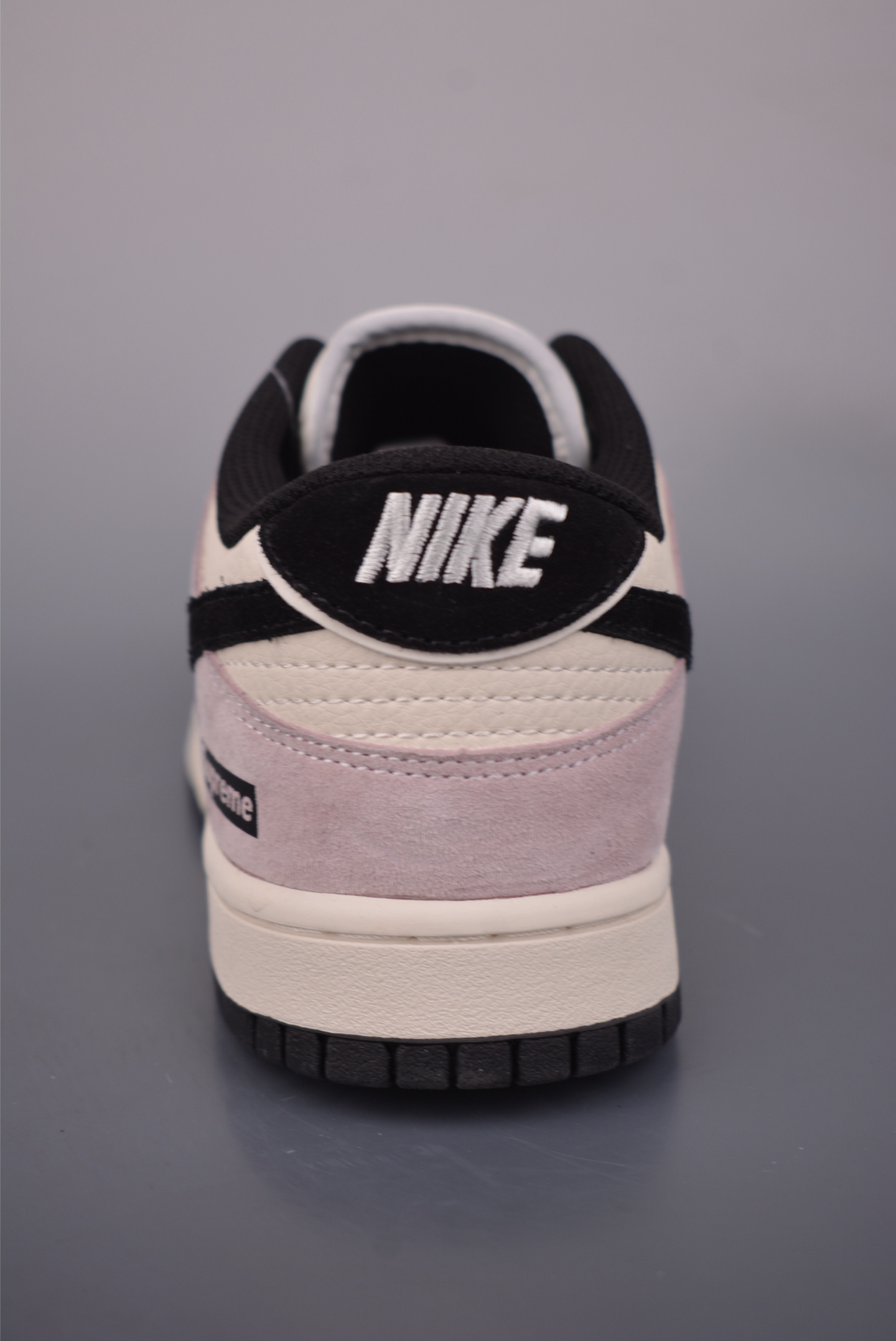 Nike SB Dunk Low Supreme联名 DN3168-018 Nike SB Dunk Low Supreme联名 DN3168-018