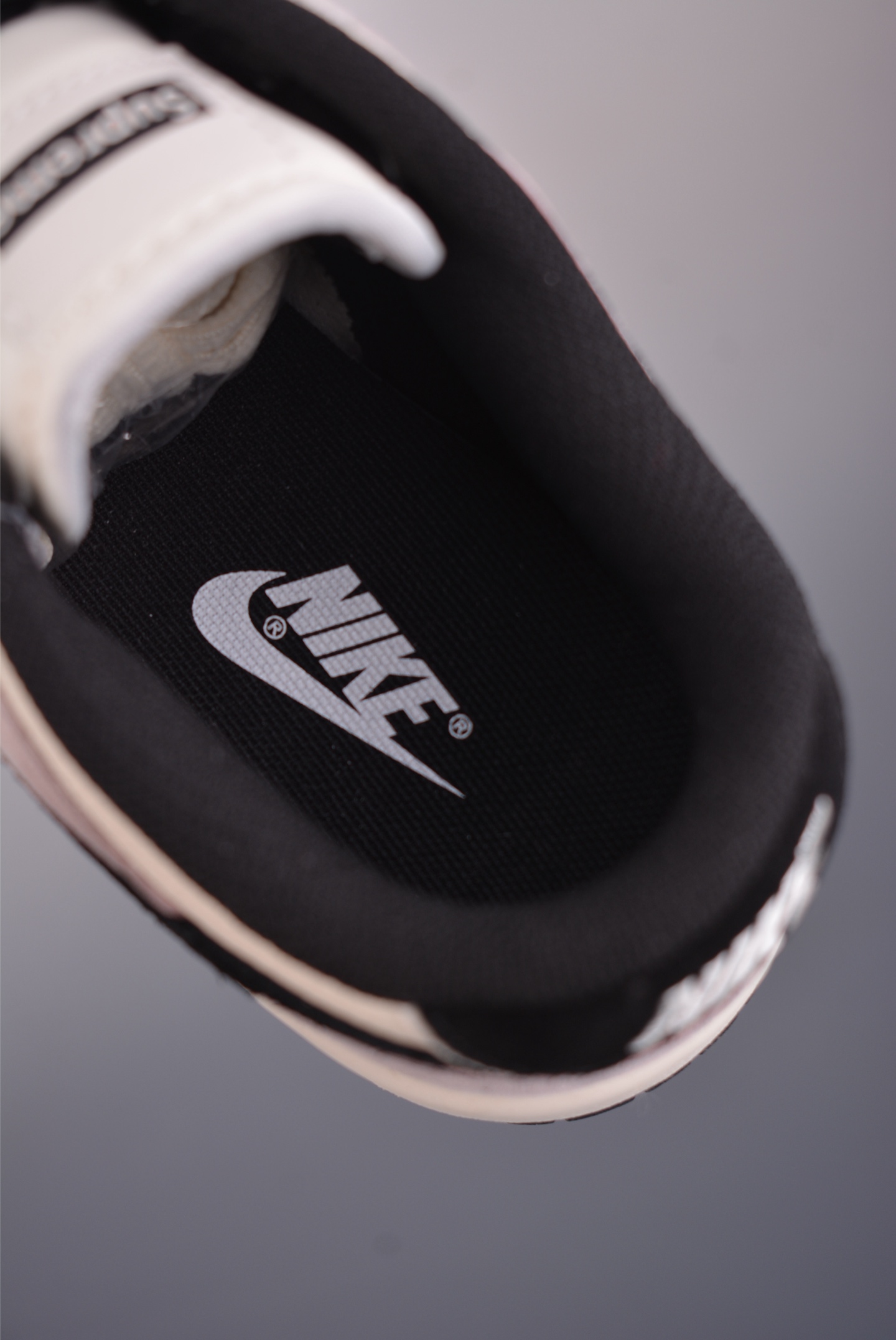 Nike SB Dunk Low Supreme联名 DN3168-018 Nike SB Dunk Low Supreme联名 DN3168-018