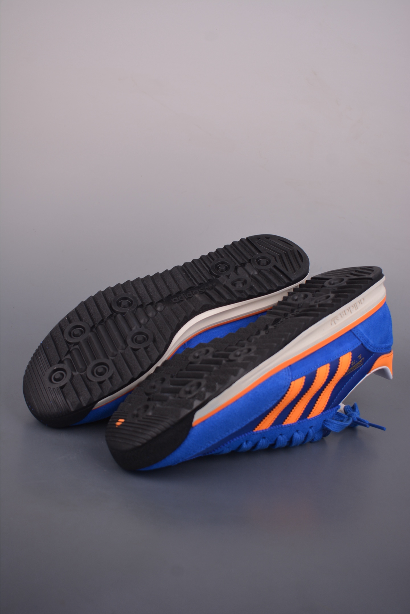 adidas originals SL 72RS 超轻便透气复古慢跑鞋 JR8775 adidas originals SL 72RS 超轻便透气复古慢跑鞋 JR8775