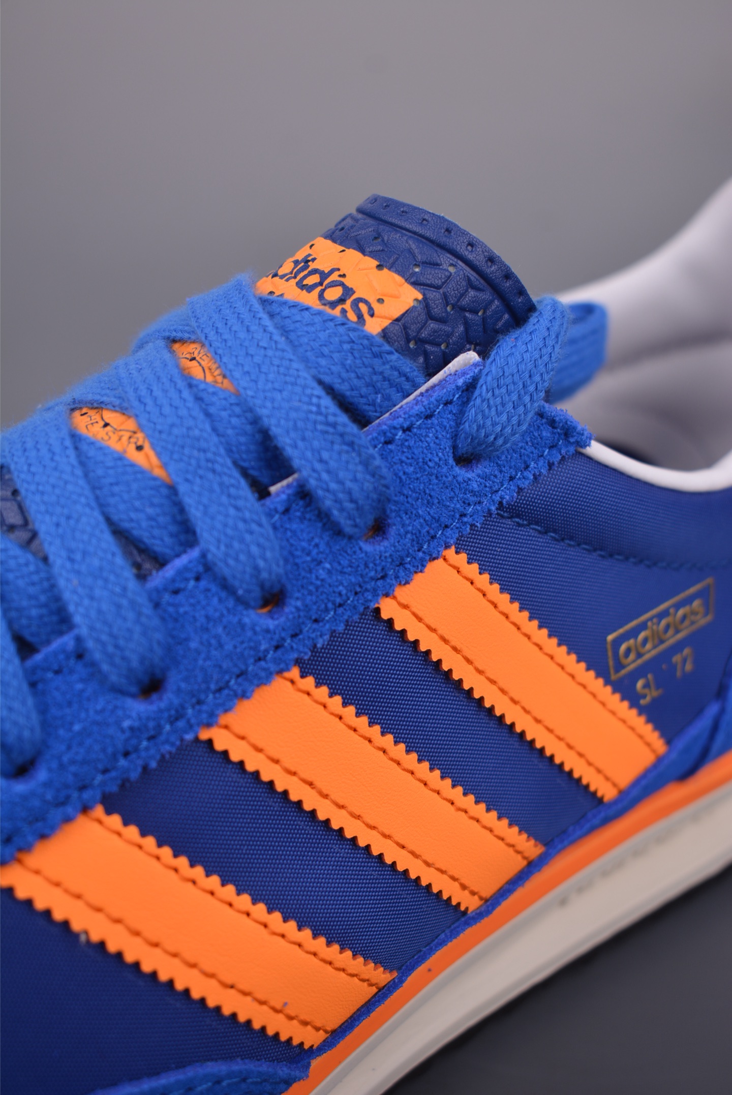 adidas originals SL 72RS 超轻便透气复古慢跑鞋 JR8775 adidas originals SL 72RS 超轻便透气复古慢跑鞋 JR8775