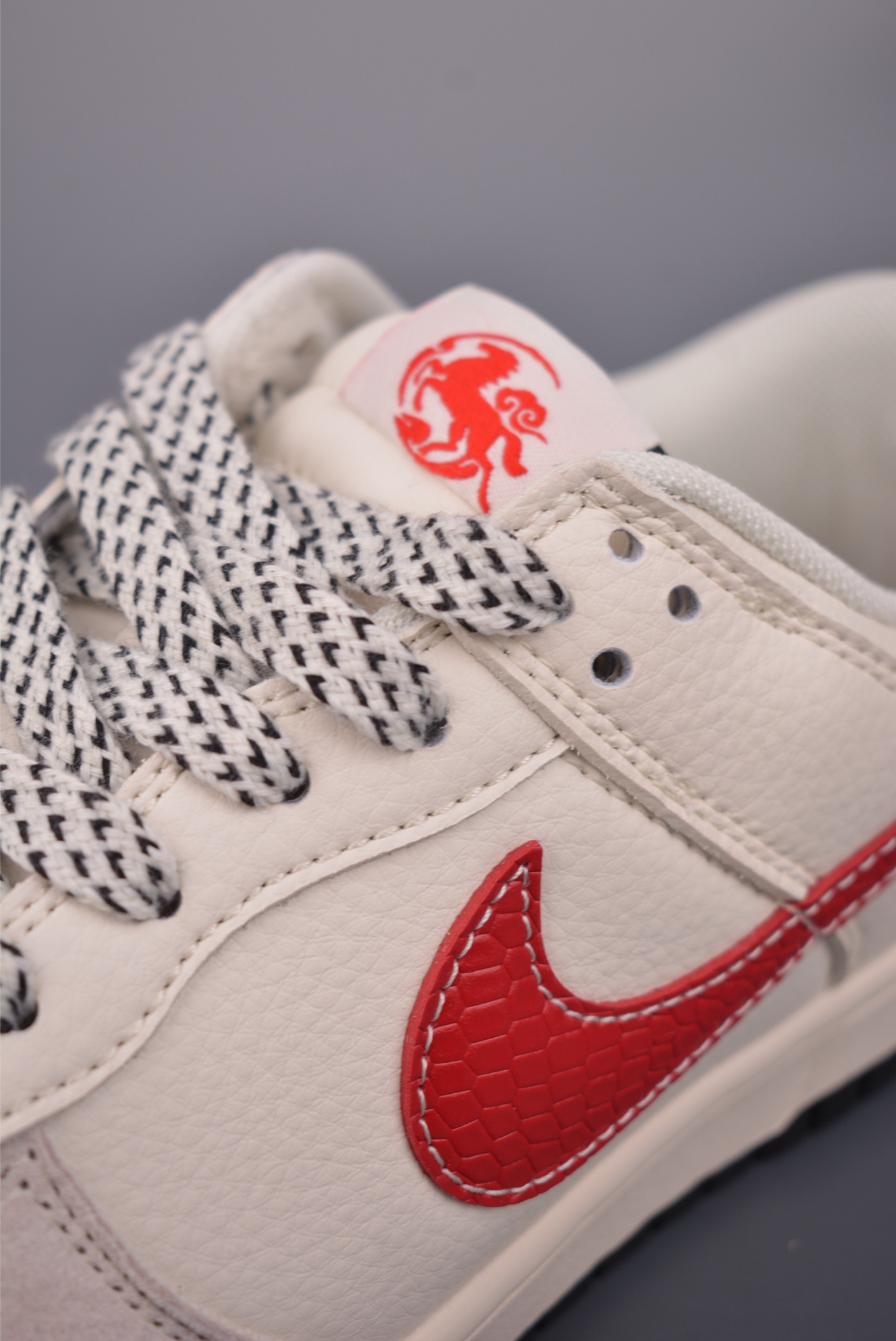 Nike SB Dunk Low 马年联名 XX8930-030 Nike SB Dunk Low 马年联名 XX8930-030