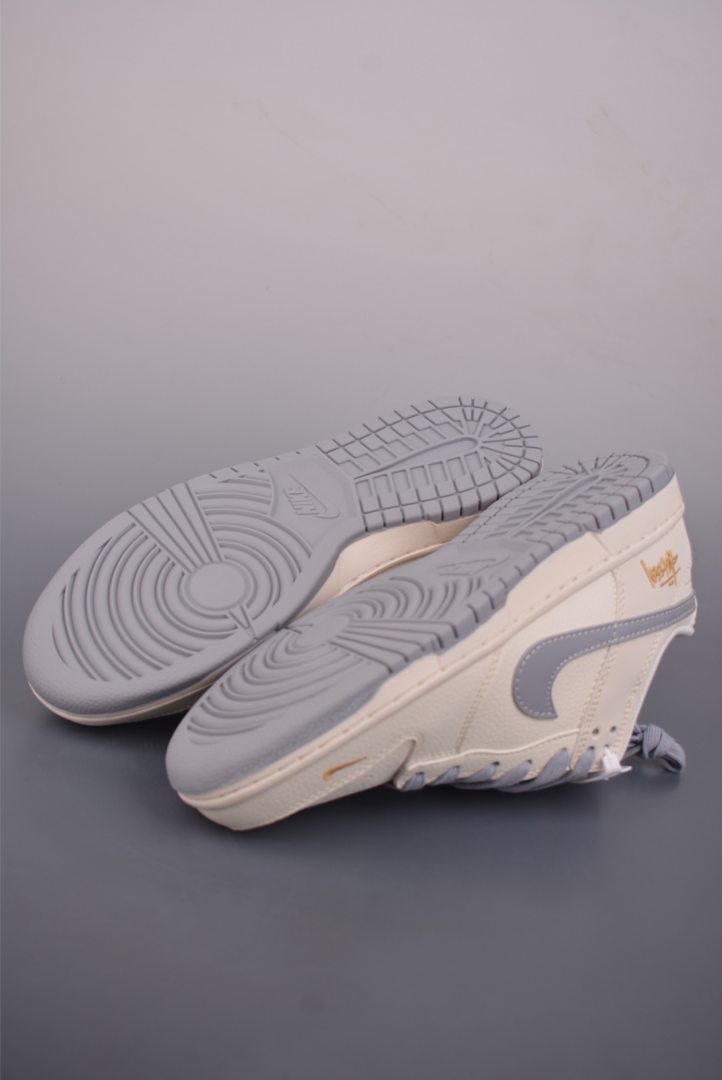 Nike SB Dunk Low 陈冠希 解构绑带 DD1391-100 Nike SB Dunk Low 陈冠希 解构绑带 DD1391-100