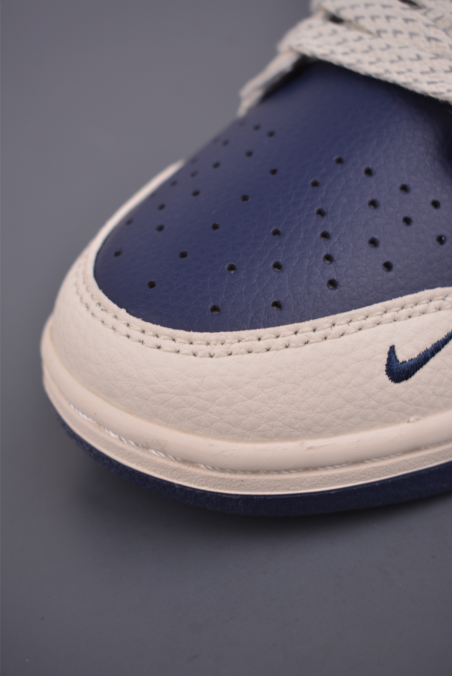 Nike SB Dunk Low 斯图西联名 SD6888-107