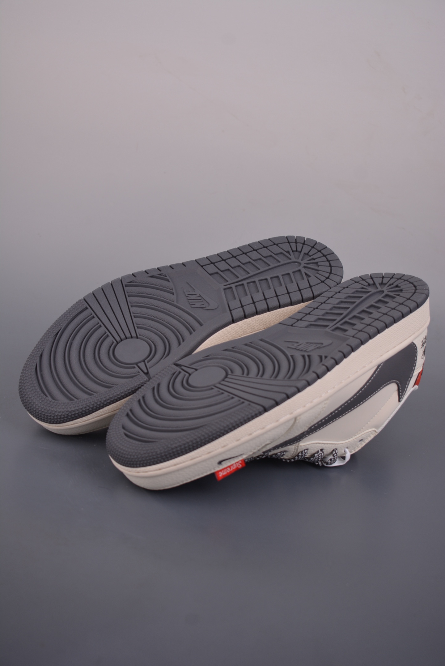 280 Fragment x Travis Scott x Supreme Air Jordan 1 Low 三方联名倒钩 QW5088-210-Chinese UA Cheap High Quatity Brand Clothes Bags handbags Sneakers wholesale wholesaler seller from China Factory suppliers Fashion Clothing Shoes best Quality Beautiful Price 280 Fragment x Travis Scott x Supreme Air Jordan 1 Low 三方联名倒钩 QW5088-210