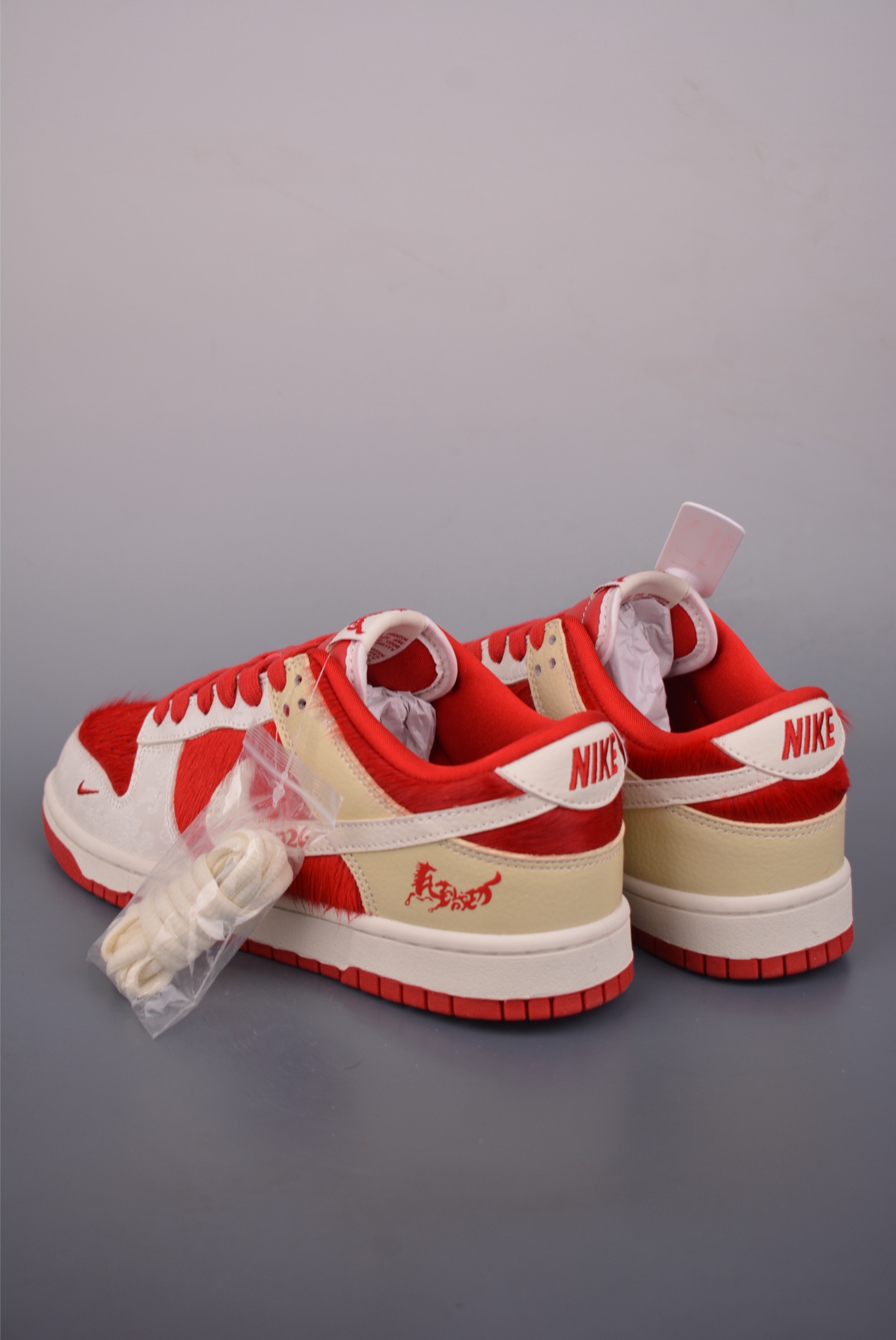 300 Nike SB Dunk Low 马年限定联名 DS6608-020