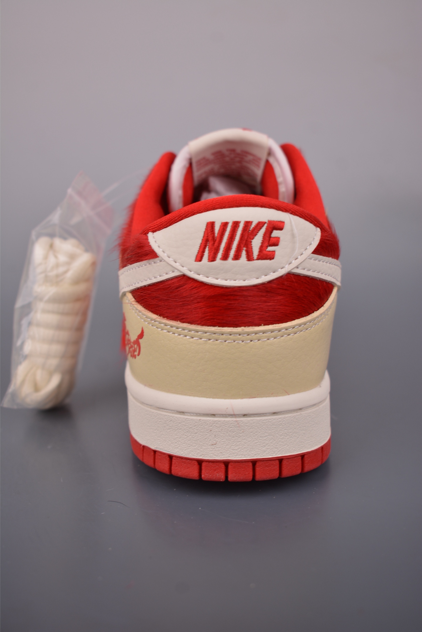 300 Nike SB Dunk Low 马年限定联名 DS6608-020