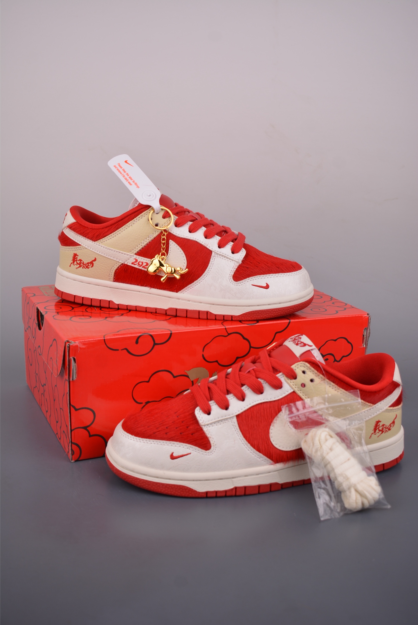 300 Nike SB Dunk Low 马年限定联名 DS6608-020
