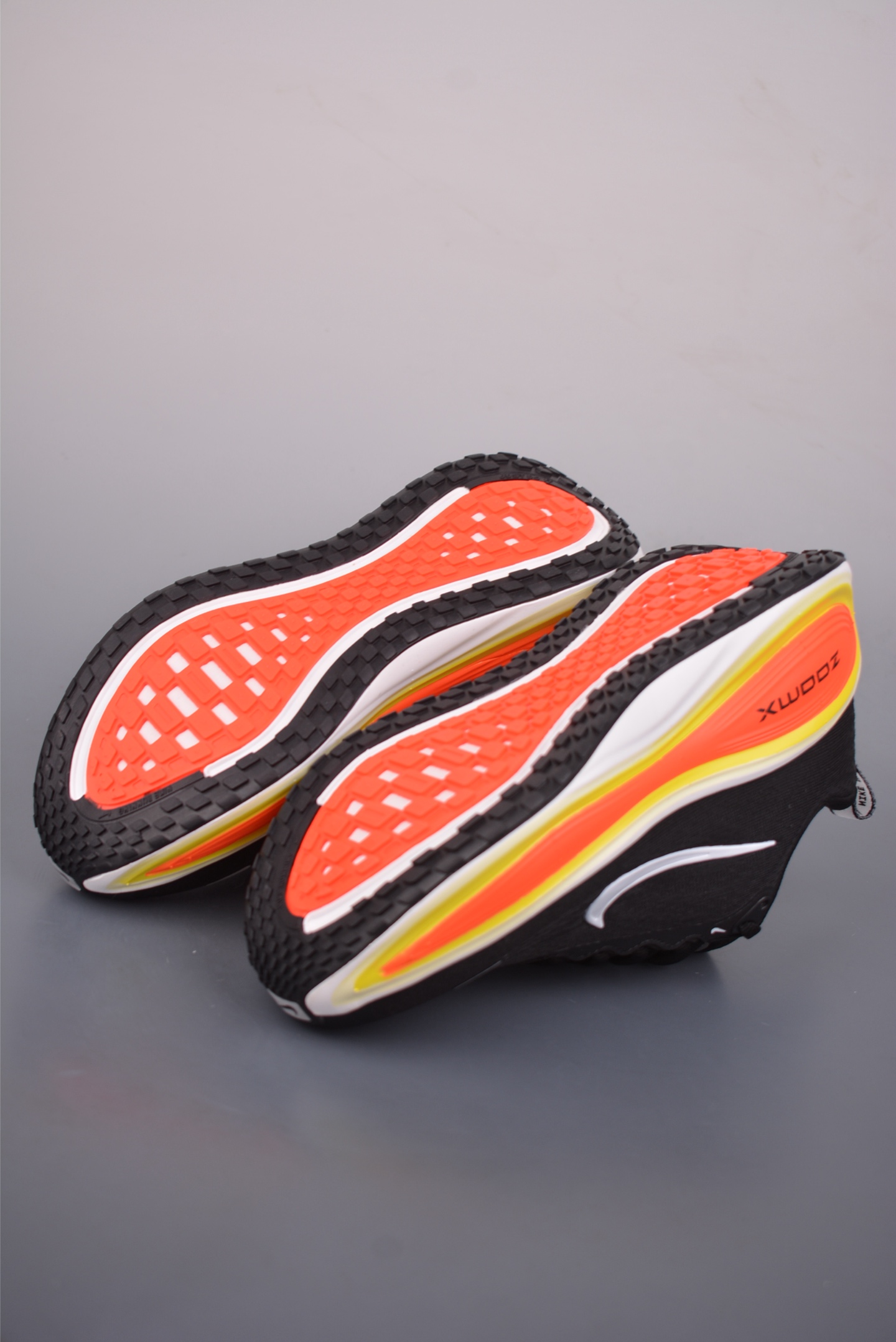180 Nike Air Zoom Vomero Plus HV8150-009-Chinese UA Cheap High Quatity Brand Clothes Bags handbags Sneakers wholesale wholesaler seller from China Factory suppliers Fashion Clothing Shoes best Quality Beautiful Price 180 Nike Air Zoom Vomero Plus HV8150-009