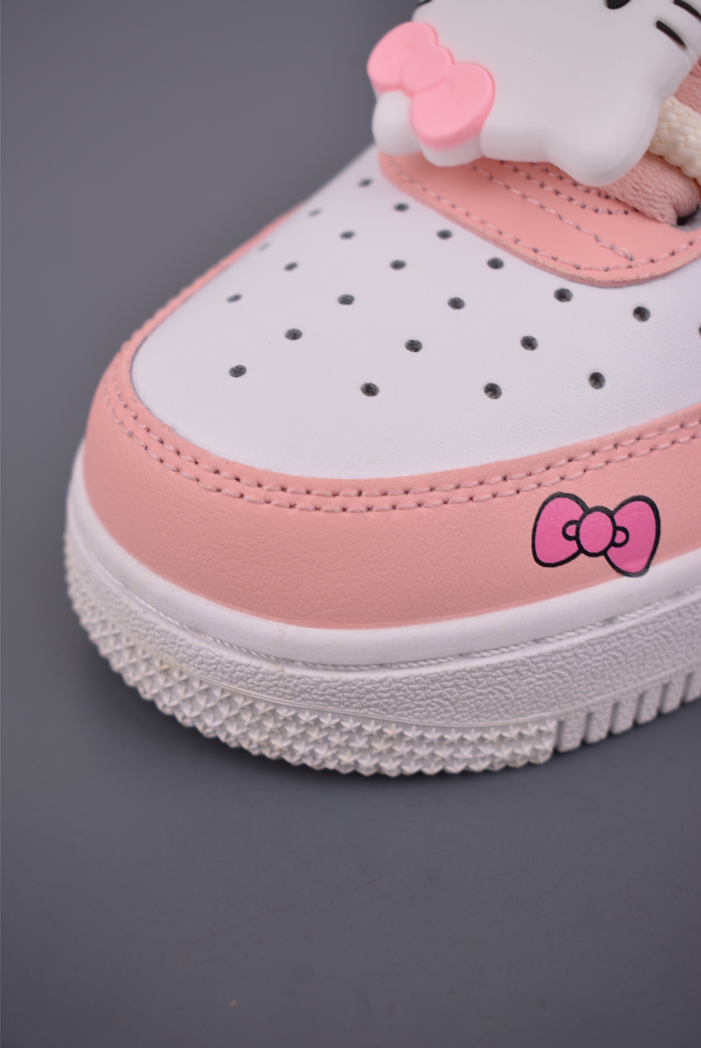 260 Nike Air Force 1 Low 粉甜凯蒂 解构绑带 YY2024-762-Chinese UA Cheap High Quatity Brand Clothes Bags handbags Sneakers wholesale wholesaler seller from China Factory suppliers Fashion Clothing Shoes best Quality Beautiful Price 260 Nike Air Force 1 Low 粉甜凯蒂 解构绑带 YY2024-762