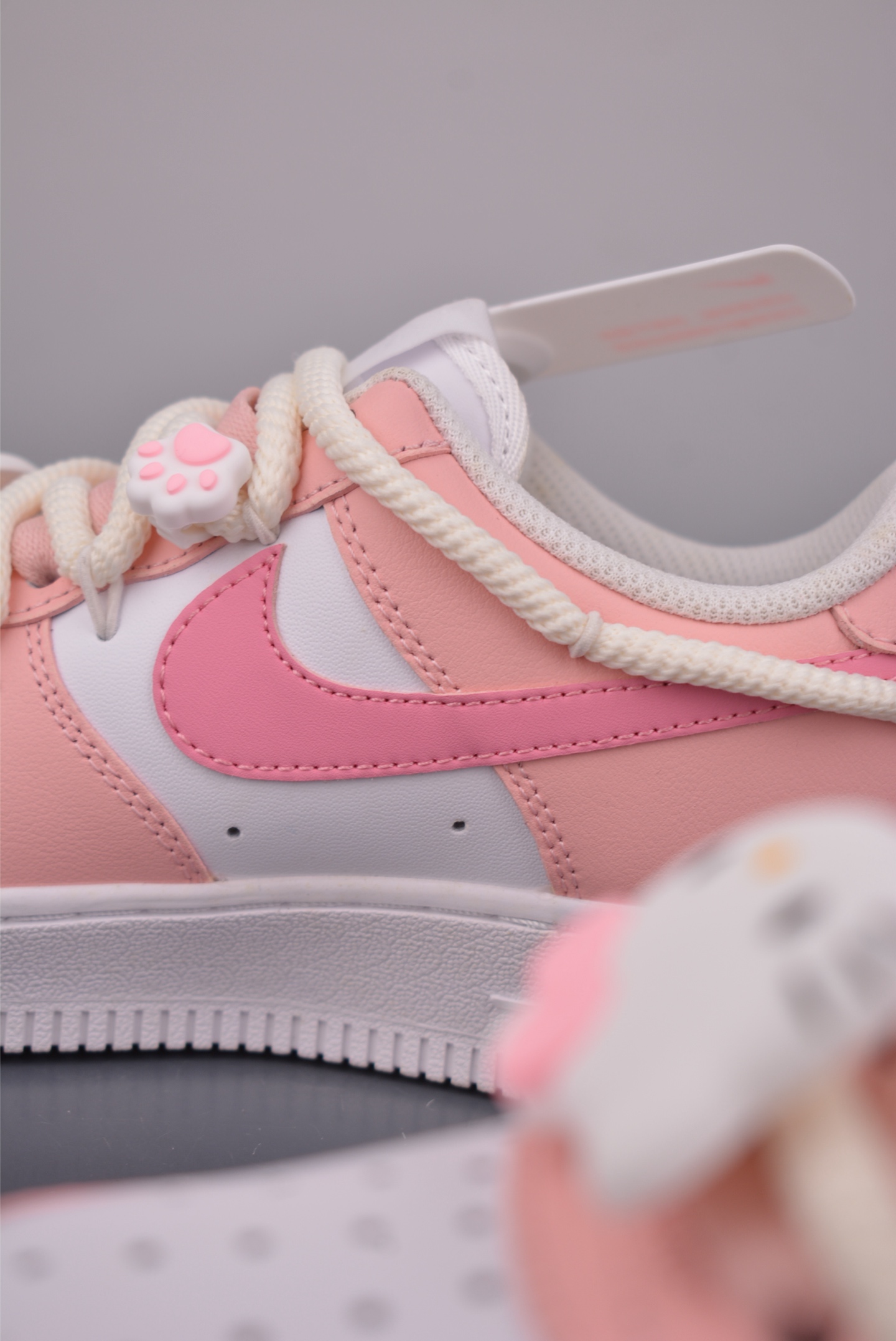 260 Nike Air Force 1 Low 粉甜凯蒂 解构绑带 YY2024-762-Chinese UA Cheap High Quatity Brand Clothes Bags handbags Sneakers wholesale wholesaler seller from China Factory suppliers Fashion Clothing Shoes best Quality Beautiful Price 260 Nike Air Force 1 Low 粉甜凯蒂 解构绑带 YY2024-762