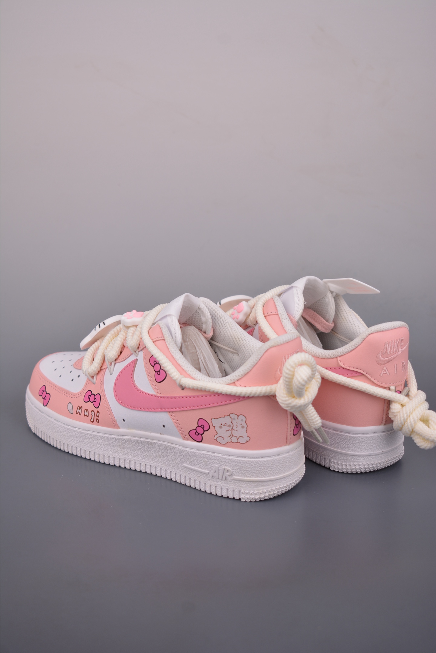 260 Nike Air Force 1 Low 粉甜凯蒂 解构绑带 YY2024-762-Chinese UA Cheap High Quatity Brand Clothes Bags handbags Sneakers wholesale wholesaler seller from China Factory suppliers Fashion Clothing Shoes best Quality Beautiful Price 260 Nike Air Force 1 Low 粉甜凯蒂 解构绑带 YY2024-762