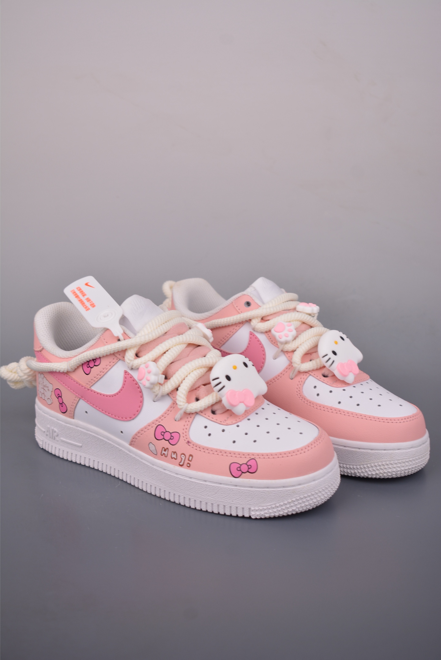 260 Nike Air Force 1 Low 粉甜凯蒂 解构绑带 YY2024-762-Chinese UA Cheap High Quatity Brand Clothes Bags handbags Sneakers wholesale wholesaler seller from China Factory suppliers Fashion Clothing Shoes best Quality Beautiful Price 260 Nike Air Force 1 Low 粉甜凯蒂 解构绑带 YY2024-762