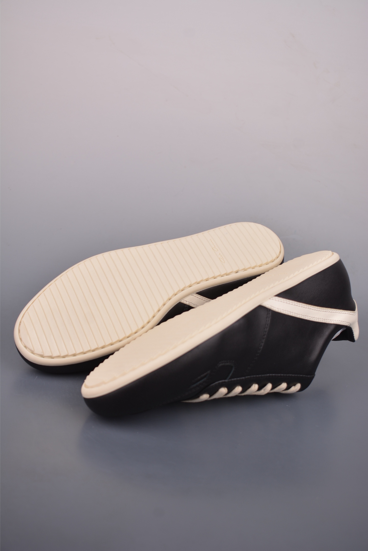 500 RO / Rick Owens 瑞克·欧文斯 莞产Runner 薄底款 德训低帮休闲板鞋 RU02E1889-Chinese UA Cheap High Quatity Brand Clothes Bags handbags Sneakers wholesale wholesaler seller from China Factory suppliers Fashion Clothing Shoes best Quality Beautiful Price 500 RO / Rick Owens 瑞克·欧文斯 莞产Runner 薄底款 德训低帮休闲板鞋 RU02E1889