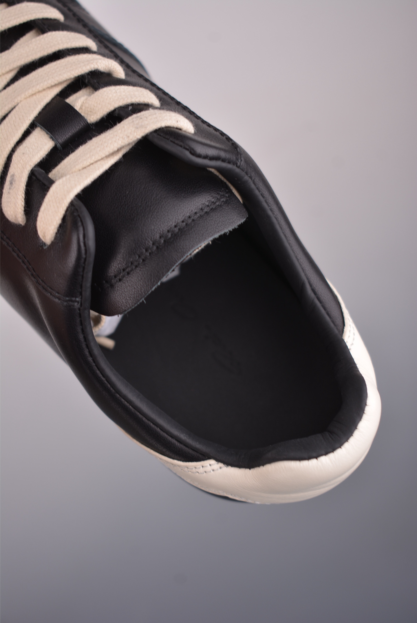 500 RO / Rick Owens 瑞克·欧文斯 莞产Runner 薄底款 德训低帮休闲板鞋 RU02E1889-Chinese UA Cheap High Quatity Brand Clothes Bags handbags Sneakers wholesale wholesaler seller from China Factory suppliers Fashion Clothing Shoes best Quality Beautiful Price 500 RO / Rick Owens 瑞克·欧文斯 莞产Runner 薄底款 德训低帮休闲板鞋 RU02E1889