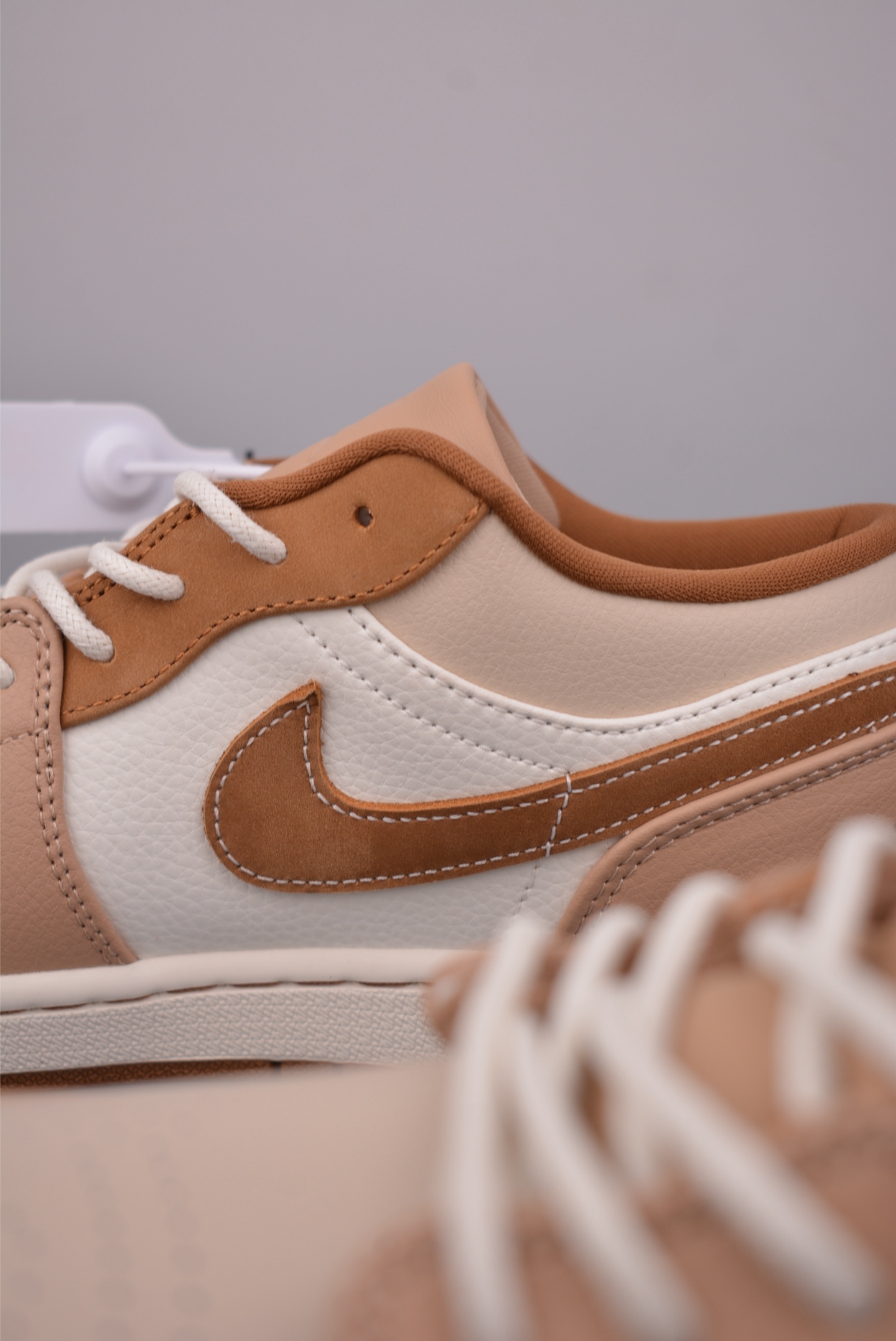200 Air Jordan 1 Low 白褐 AJ1乔1低帮休闲板鞋 HF5753-221-Chinese UA Cheap High Quatity Brand Clothes Bags handbags Sneakers wholesale wholesaler seller from China Factory suppliers Fashion Clothing Shoes best Quality Beautiful Price 200 Air Jordan 1 Low 白褐 AJ1乔1低帮休闲板鞋 HF5753-221