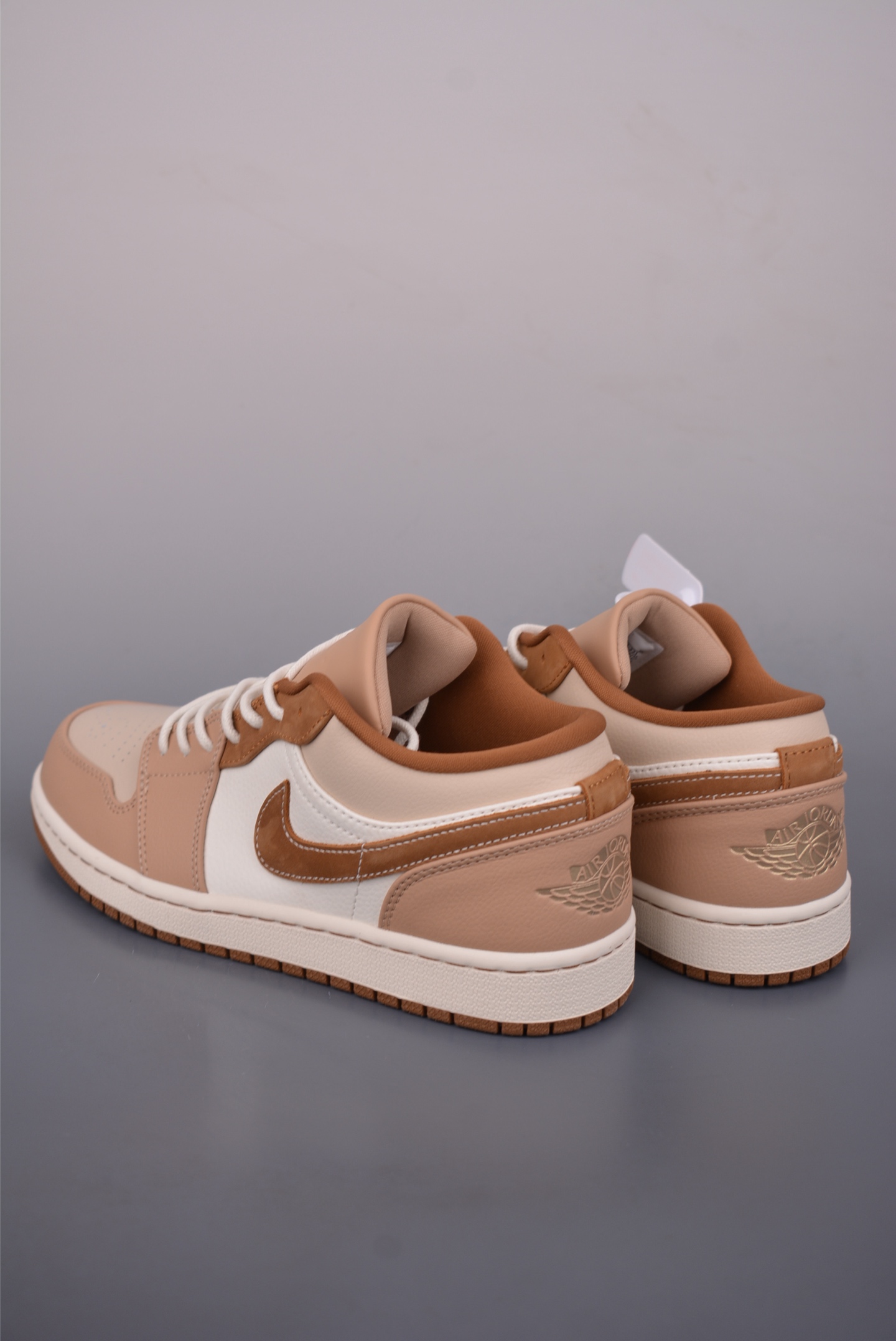 200 Air Jordan 1 Low 白褐 AJ1乔1低帮休闲板鞋 HF5753-221-Chinese UA Cheap High Quatity Brand Clothes Bags handbags Sneakers wholesale wholesaler seller from China Factory suppliers Fashion Clothing Shoes best Quality Beautiful Price 200 Air Jordan 1 Low 白褐 AJ1乔1低帮休闲板鞋 HF5753-221