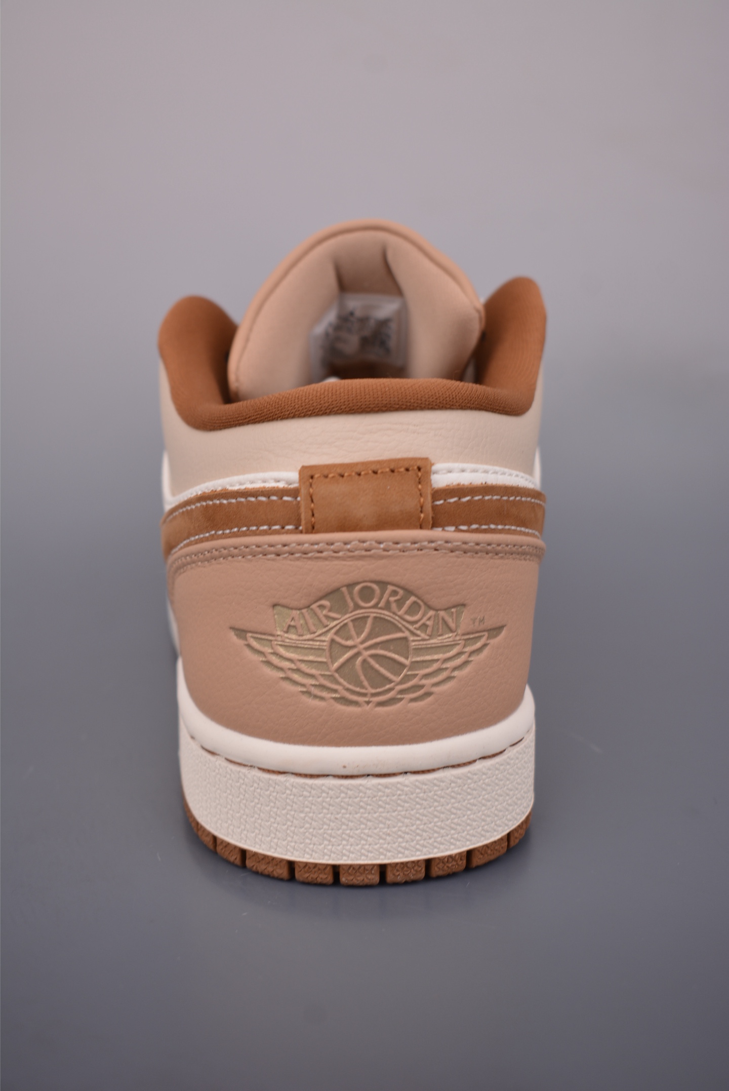 200 Air Jordan 1 Low 白褐 AJ1乔1低帮休闲板鞋 HF5753-221-Chinese UA Cheap High Quatity Brand Clothes Bags handbags Sneakers wholesale wholesaler seller from China Factory suppliers Fashion Clothing Shoes best Quality Beautiful Price 200 Air Jordan 1 Low 白褐 AJ1乔1低帮休闲板鞋 HF5753-221