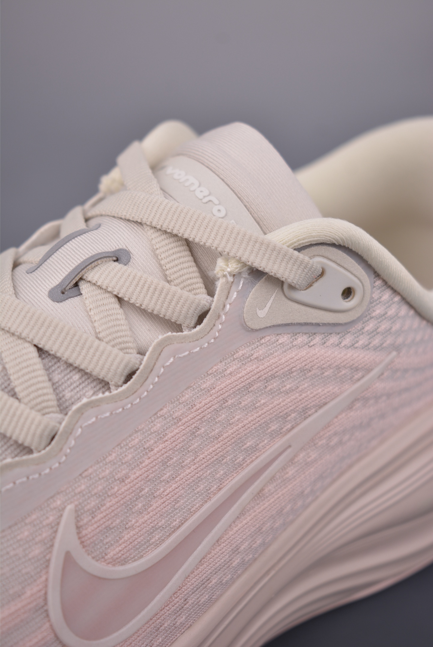 180 Nike Air Zoom Vomero Plus HV8154-603-Chinese UA Cheap High Quatity Brand Clothes Bags handbags Sneakers wholesale wholesaler seller from China Factory suppliers Fashion Clothing Shoes best Quality Beautiful Price 180 Nike Air Zoom Vomero Plus HV8154-603