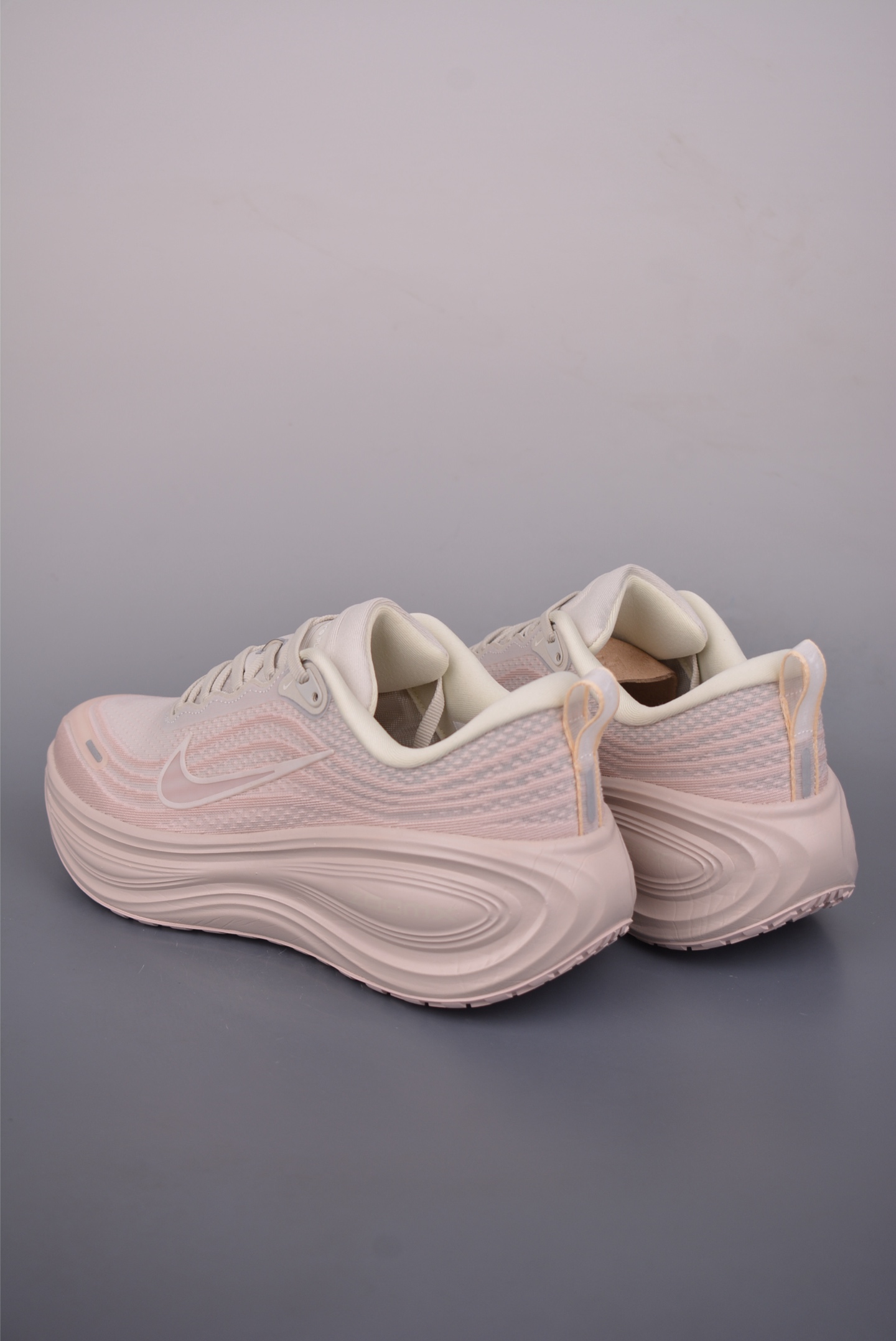 180 Nike Air Zoom Vomero Plus HV8154-603-Chinese UA Cheap High Quatity Brand Clothes Bags handbags Sneakers wholesale wholesaler seller from China Factory suppliers Fashion Clothing Shoes best Quality Beautiful Price 180 Nike Air Zoom Vomero Plus HV8154-603