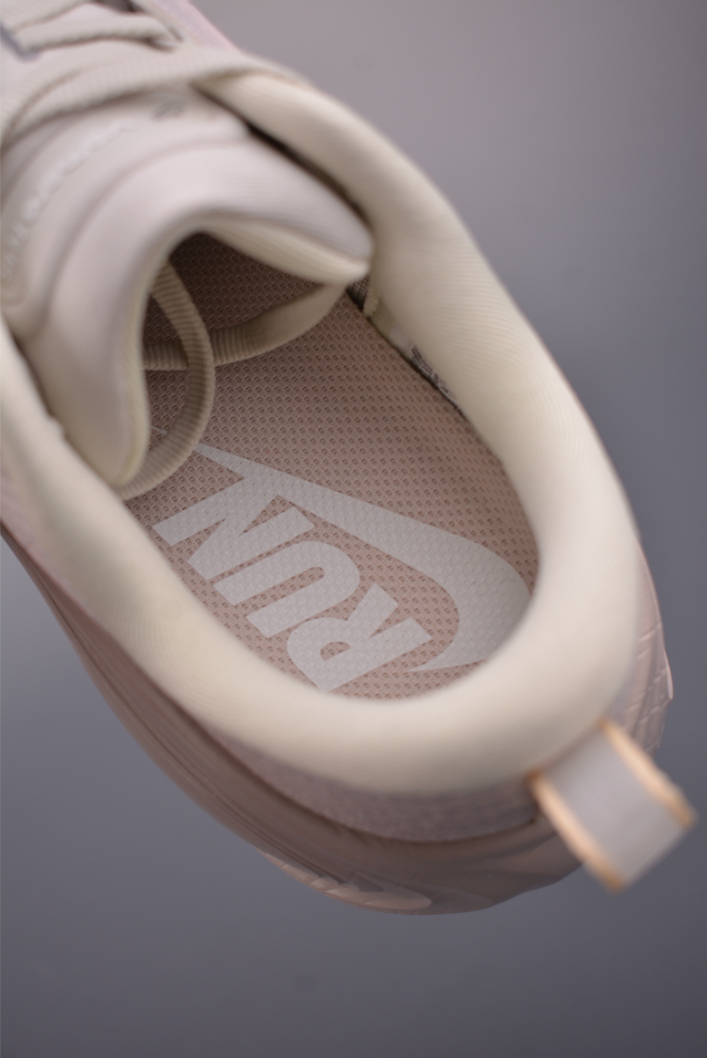 180 Nike Air Zoom Vomero Plus HV8154-603-Chinese UA Cheap High Quatity Brand Clothes Bags handbags Sneakers wholesale wholesaler seller from China Factory suppliers Fashion Clothing Shoes best Quality Beautiful Price 180 Nike Air Zoom Vomero Plus HV8154-603