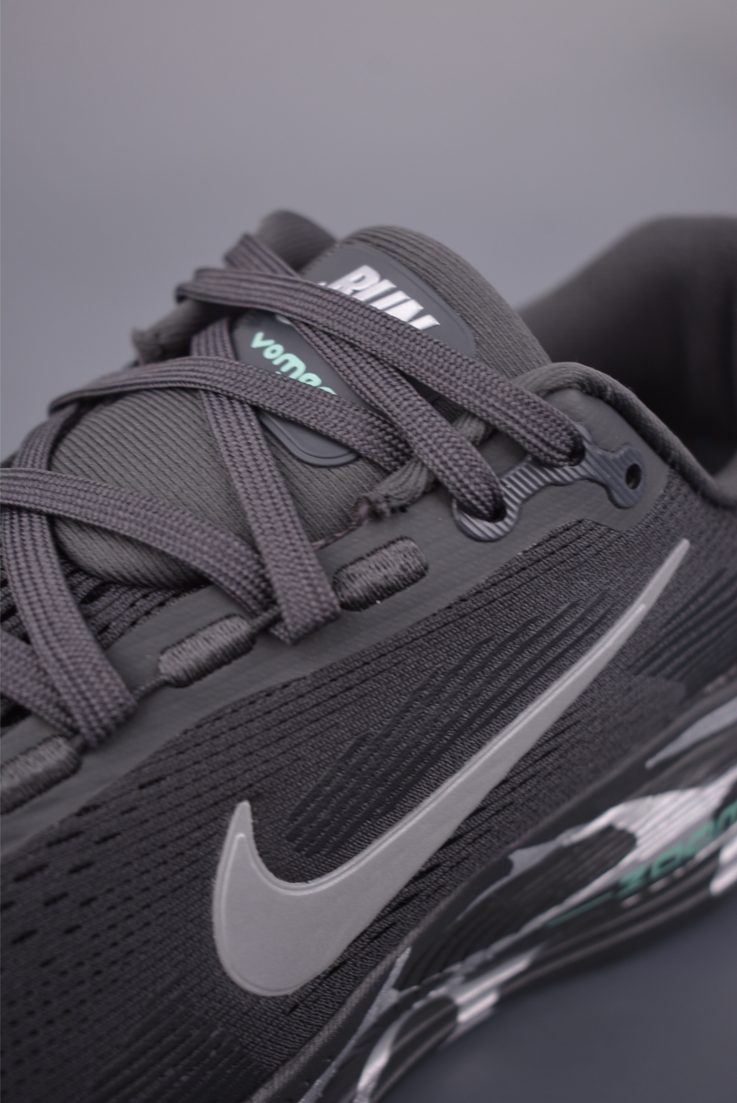 180 Nike Air Zoom Vomero Plus IM6010-060-Chinese UA Cheap High Quatity Brand Clothes Bags handbags Sneakers wholesale wholesaler seller from China Factory suppliers Fashion Clothing Shoes best Quality Beautiful Price 180 Nike Air Zoom Vomero Plus IM6010-060