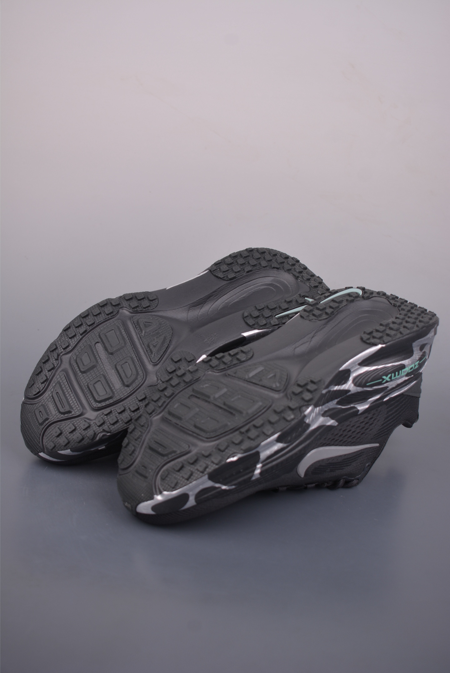 180 Nike Air Zoom Vomero Plus IM6010-060-Chinese UA Cheap High Quatity Brand Clothes Bags handbags Sneakers wholesale wholesaler seller from China Factory suppliers Fashion Clothing Shoes best Quality Beautiful Price 180 Nike Air Zoom Vomero Plus IM6010-060