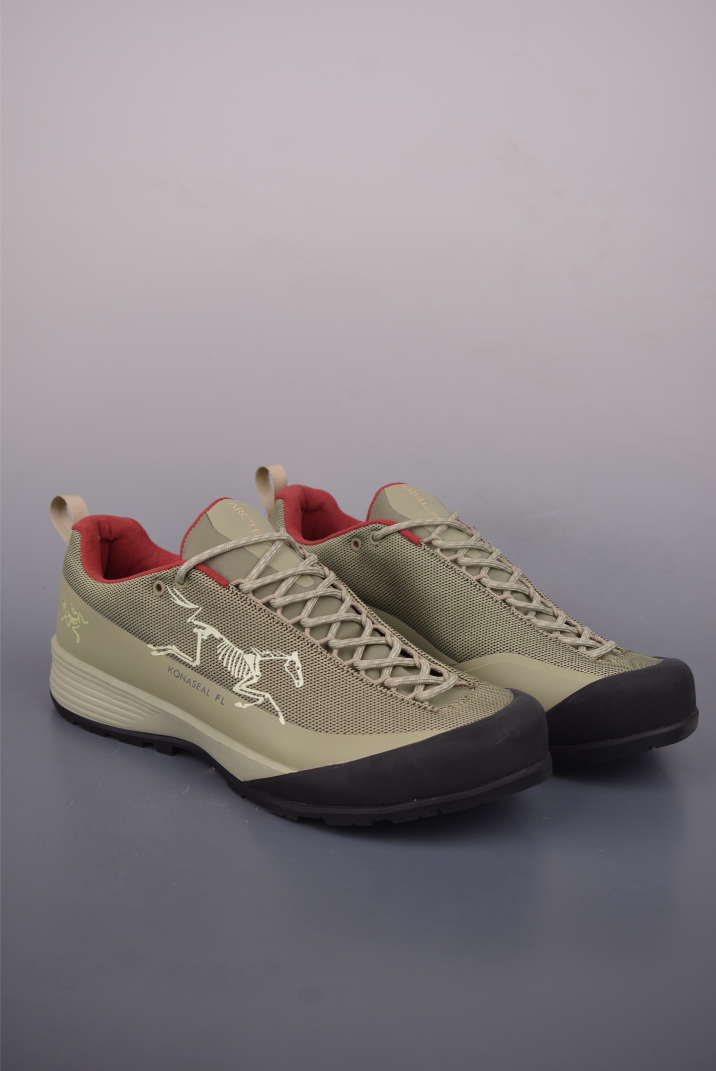 💰300
始祖鸟KONSEAL LT W
覆盖透气男越野跑鞋
官方同步上架 广东纯原版本出品
适合技术路线单日徒步穿着也可以一脚蹬穿法 aeriosflgtx鞋受到长途野外跑步鞋的启发 适合在变化的地形上进行快速轻快的徒步旅行穿着,舒适而有支撑性,使您充满信心。该设计与脚部融为一体,可最大限度地减少摩擦,gore-tex保护膜网砂,采用gore隐形适体(invisiblefit)技术,更轻薄舒适。敏捷、稳定和技术路线上的自信源于vibram® megagrip外底、压缩eva内底以及一体的tpu。重量约:275g技术特点透气轻量耐磨鞋子鞋外底结构vibram®megagripM橡胶化合材料耐用柔软鞋子结构tpu鞋头可防磨损压缩eva泡沫内底以及一体的tpu铁芯提高了灵活性和稳定性,使您充满信心鞋子衬垫结构4mm厚ortholiteM3d模制插片材料gore-tex薄膜tpu高耐磨保护膜cordura®
官方货号: 0772183633
尺码:39 40 40.5 41 42 42.5 43 44 45