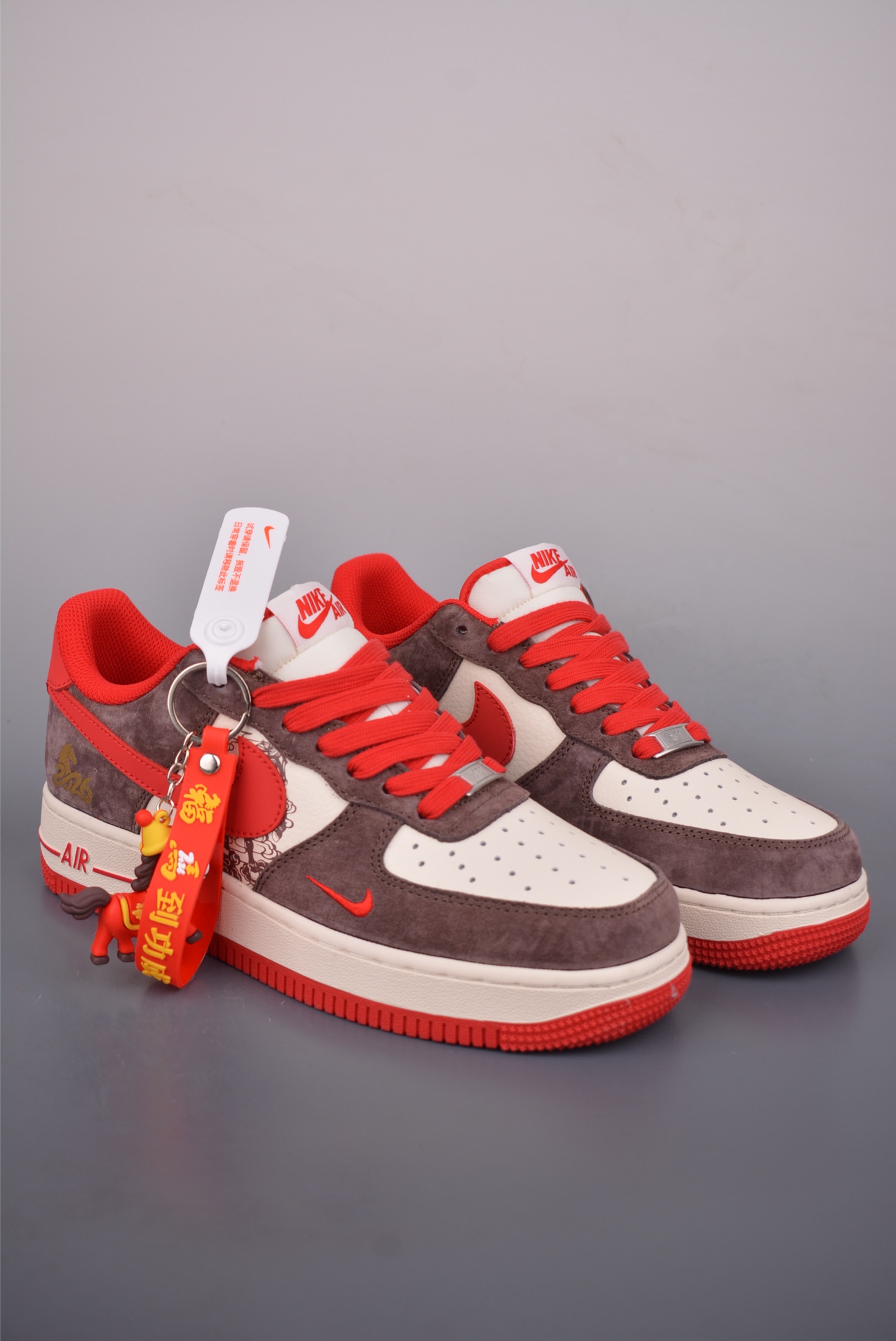 💰260
Nike Air Force 1 Low 马年限定
原楦头原纸板 打造纯正空军版型
专注外贸渠道 全掌内置蜂窝气垫
原盒配件 原厂中底钢印、拉帮完美
官方货号: XD0028 0011124
Size: 36 36.5 37.5 38 38.5 39 40 40.5 41 42 42.5 43 44 45