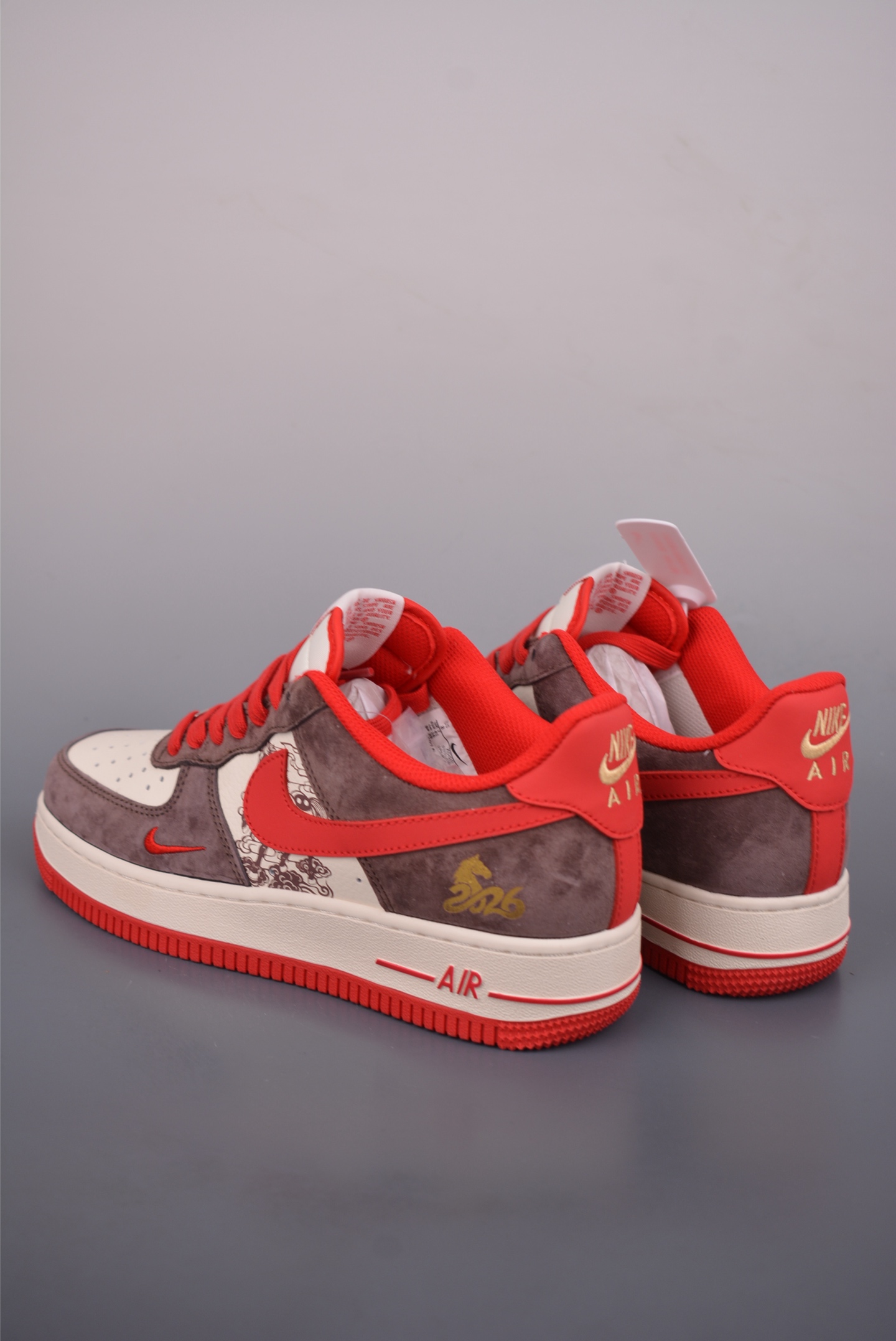 💰260 
Nike Air Force 1 Low 马年限定
原楦头原纸板 打造纯正空军版型
专注外贸渠道 全掌内置蜂窝气垫 
原盒配件 原厂中底钢印、拉帮完美   
官方货号: XD0028 0011124
Size： 36 36.5 37.5 38 38.5 39 40 40.5 41 42 42.5 43 44 45