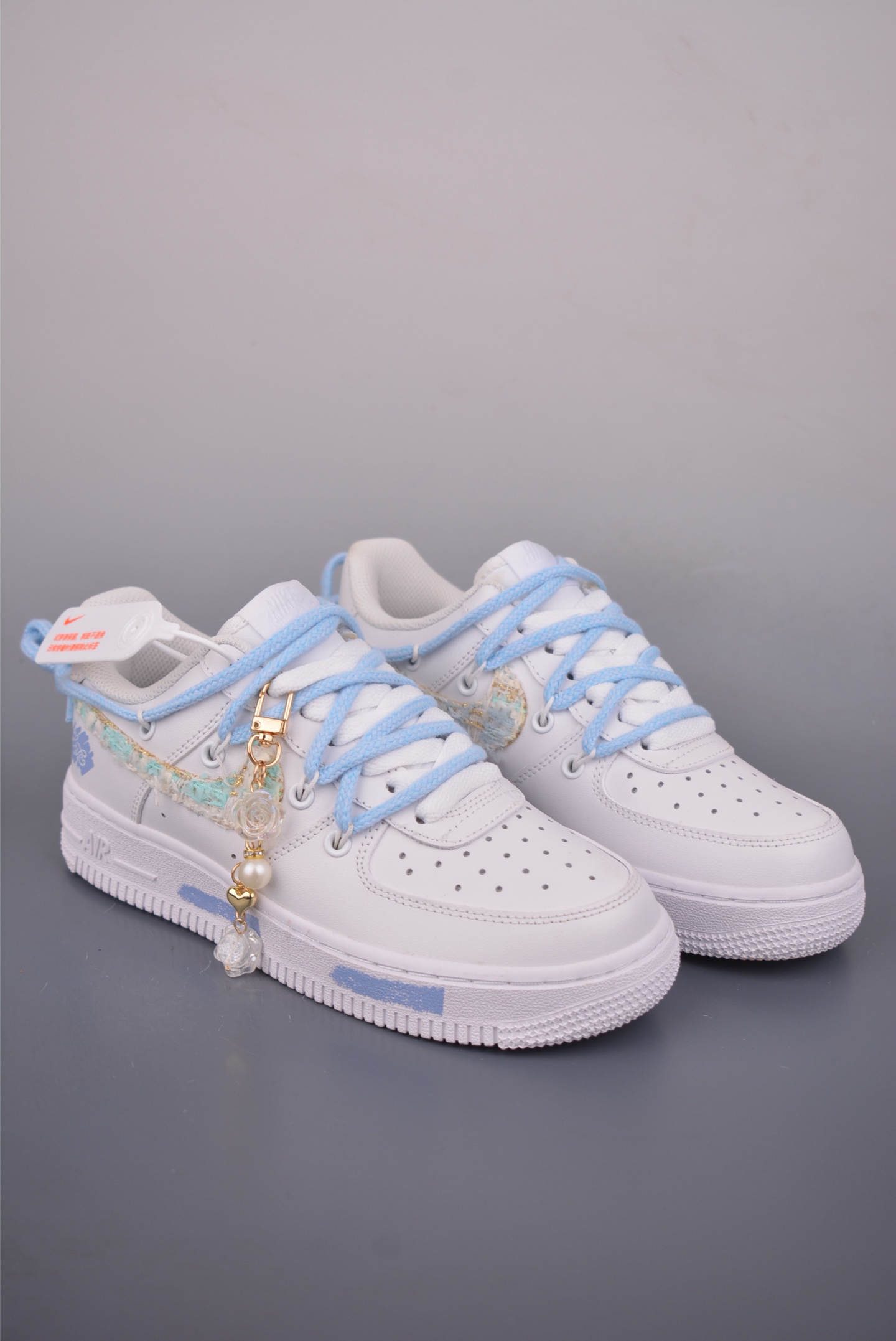 💰260
Nike Air Force 1 Low 奶蓝小香风 解构绑带
原楦头原纸板 打造纯正空军版型
专注外贸渠道 全掌内置蜂窝气垫
原盒配件 原厂中底钢印、拉帮完美
官方货号: DC9999 223K
Size: 36 36.5 37.5 38 38.5 39 40 40.5 41 42 42.5 43 44 45