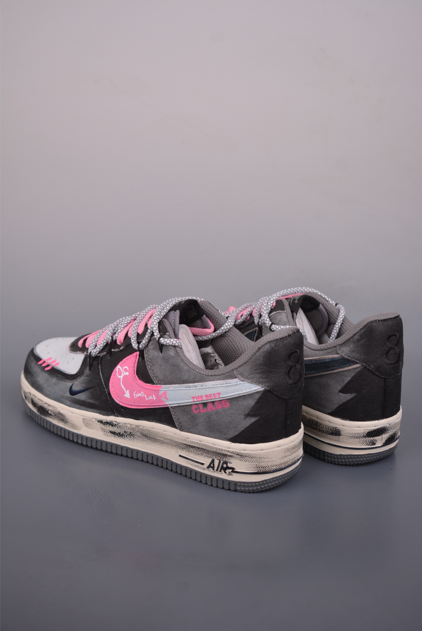 💰260 
Nike Air Force 1 Low 手绘灰粉 解构绑带
原楦头原纸板 打造纯正空军版型
专注外贸渠道 全掌内置蜂窝气垫 
原盒配件 原厂中底钢印、拉帮完美   
官方货号: YD2425 880K
Size： 36 36.5 37.5 38 38.5 39 40 40.5 41 42 42.5 43 44 45