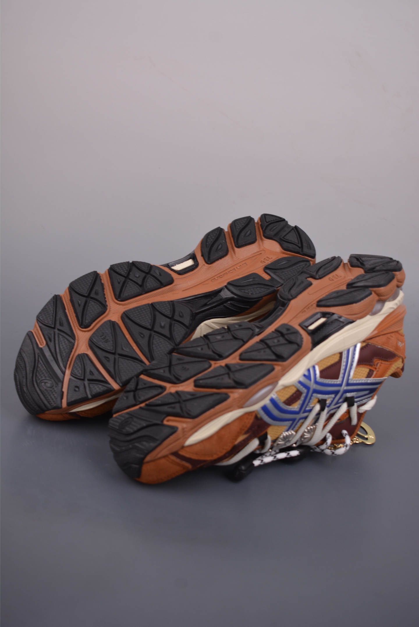 190 Asics Gel-CUMULUS 16 亚瑟士运动休闲透气专业跑鞋 1203A838-200