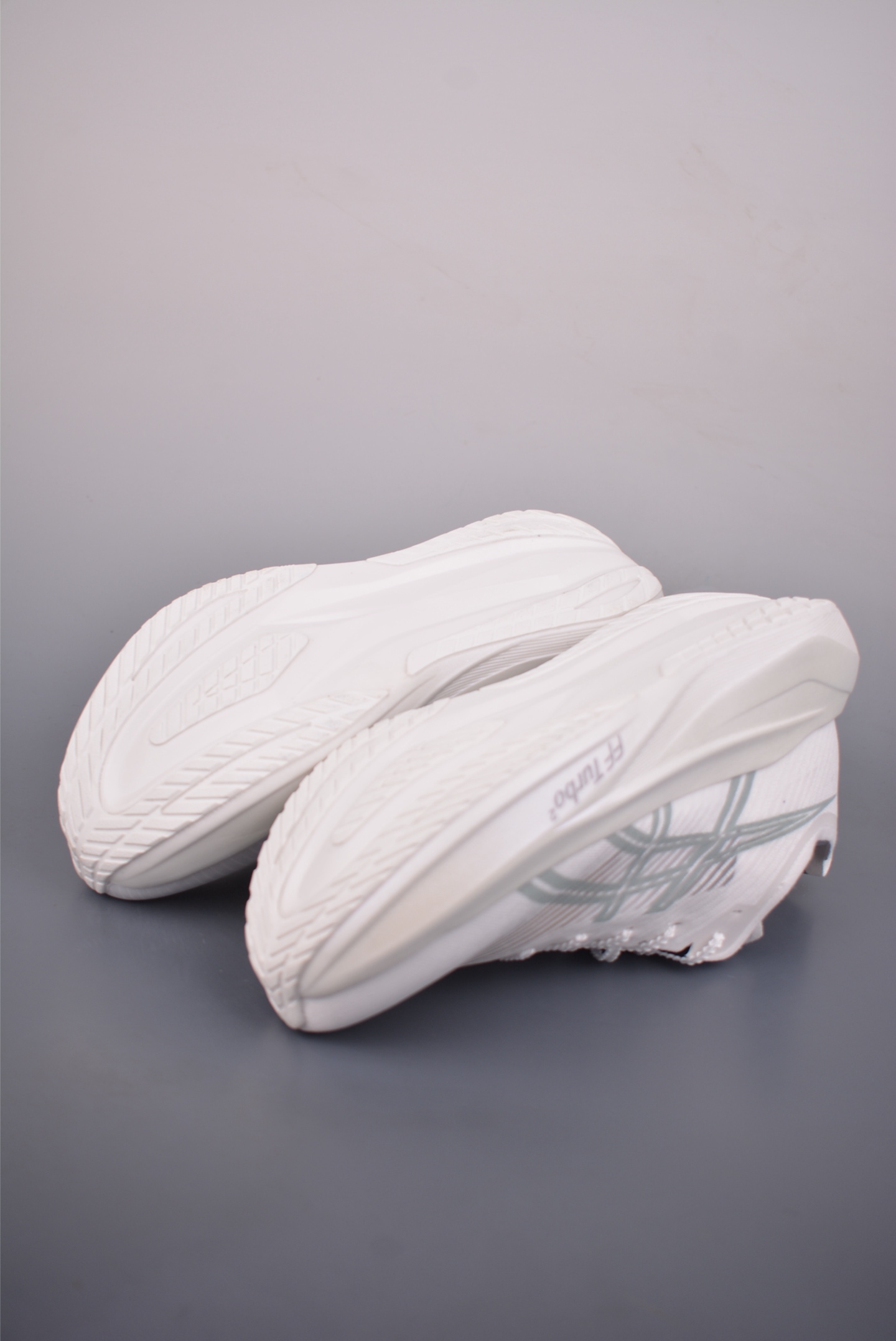 160 Asics Megablast 亚瑟士运动休闲透气专业跑鞋 1013A170