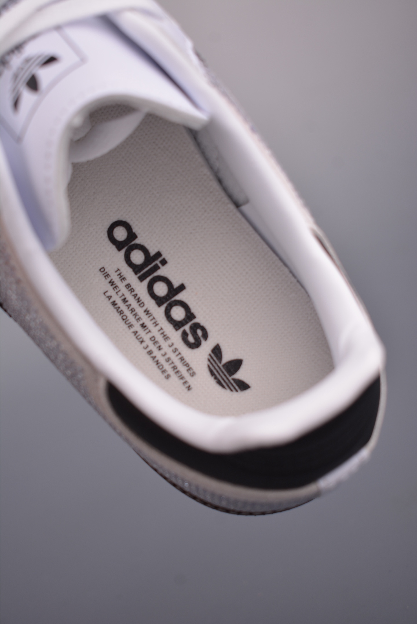 140 Adidas三叶草SAMBA 休闲板鞋 性价比天花板 IH9055-Chinese UA Cheap High Quatity Brand Clothes Bags handbags Sneakers wholesale wholesaler seller from China Factory suppliers Fashion Clothing Shoes best Quality Beautiful Price 140 Adidas三叶草SAMBA 休闲板鞋 性价比天花板 IH9055