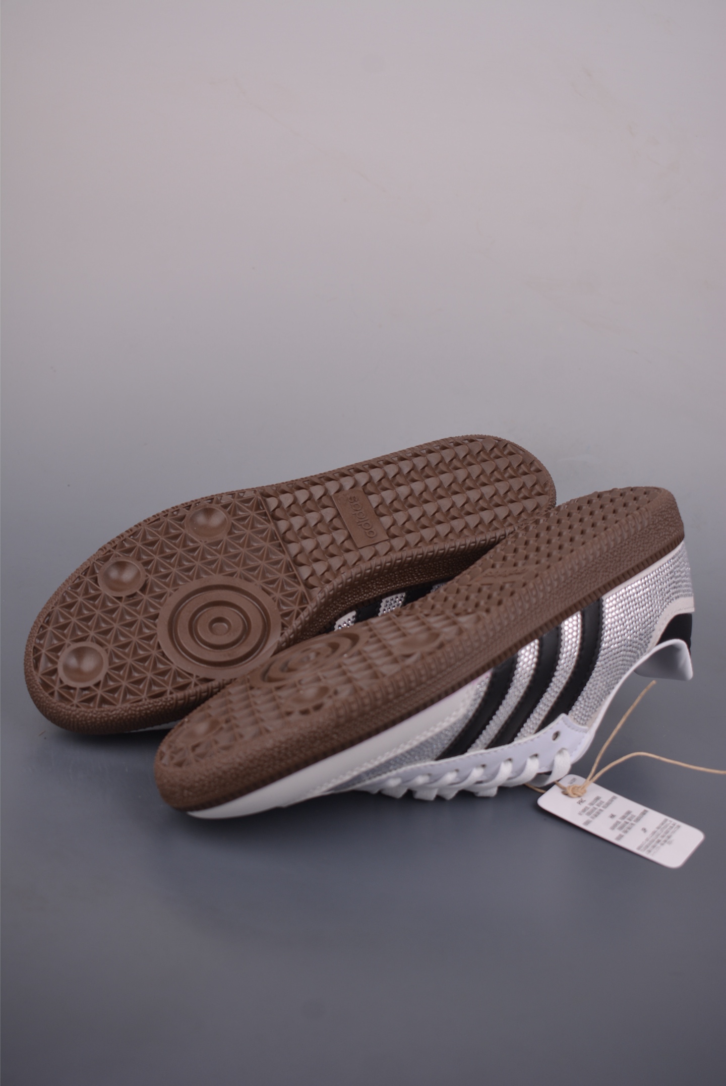 140 Adidas三叶草SAMBA 休闲板鞋 性价比天花板 IH9055-Chinese UA Cheap High Quatity Brand Clothes Bags handbags Sneakers wholesale wholesaler seller from China Factory suppliers Fashion Clothing Shoes best Quality Beautiful Price 140 Adidas三叶草SAMBA 休闲板鞋 性价比天花板 IH9055