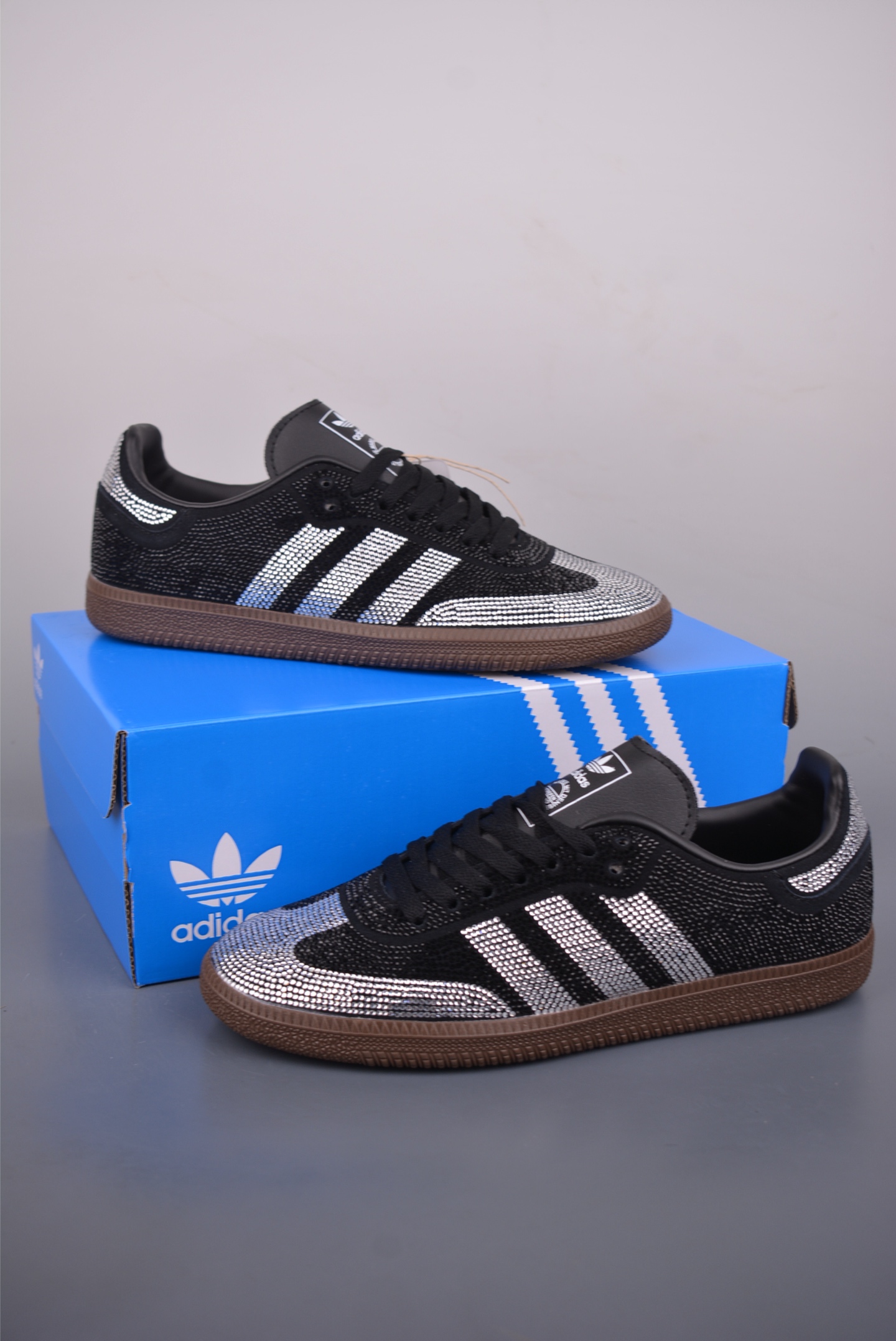 140 Adidas三叶草SAMBA 休闲板鞋 性价比天花板 IH9052-Chinese UA Cheap High Quatity Brand Clothes Bags handbags Sneakers wholesale wholesaler seller from China Factory suppliers Fashion Clothing Shoes best Quality Beautiful Price 140 Adidas三叶草SAMBA 休闲板鞋 性价比天花板 IH9052