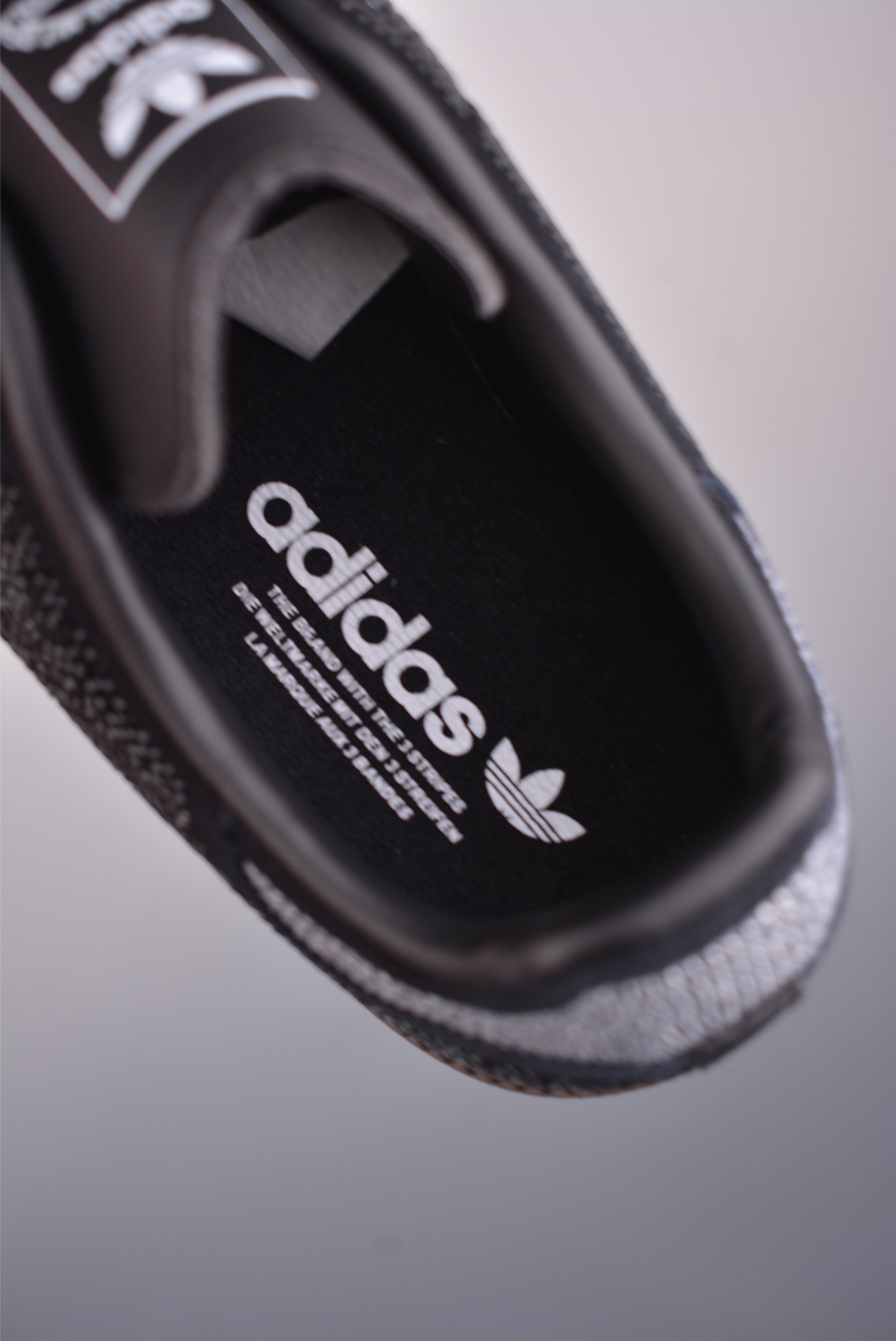 140 Adidas三叶草SAMBA 休闲板鞋 性价比天花板 IH9052-Chinese UA Cheap High Quatity Brand Clothes Bags handbags Sneakers wholesale wholesaler seller from China Factory suppliers Fashion Clothing Shoes best Quality Beautiful Price 140 Adidas三叶草SAMBA 休闲板鞋 性价比天花板 IH9052