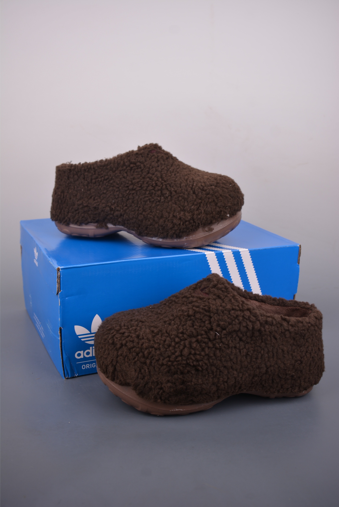 130 adidas originals Adimule STan Mul 勃肯系 防磨防滑厨师鞋 JP2347-Chinese UA Cheap High Quatity Brand Clothes Bags handbags Sneakers wholesale wholesaler seller from China Factory suppliers Fashion Clothing Shoes best Quality Beautiful Price 130 adidas originals Adimule STan Mul 勃肯系 防磨防滑厨师鞋 JP2347