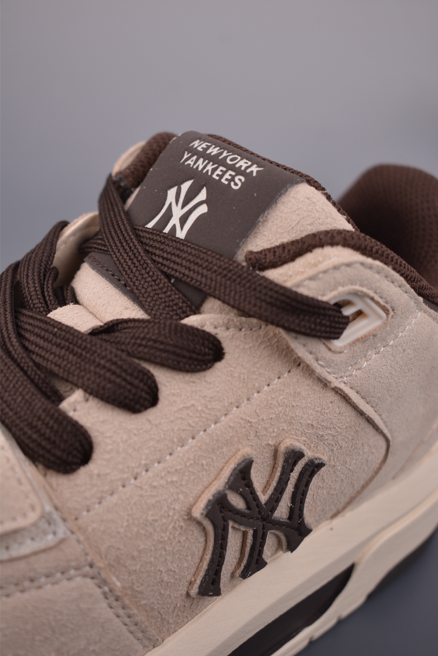 170 MLB CHUNKY LINER MID HAIRY 纽约洋基队 潮流时尚厚底运动鞋 3ASXH015N-Chinese UA Cheap High Quatity Brand Clothes Bags handbags Sneakers wholesale wholesaler seller from China Factory suppliers Fashion Clothing Shoes best Quality Beautiful Price 170 MLB CHUNKY LINER MID HAIRY 纽约洋基队 潮流时尚厚底运动鞋 3ASXH015N
