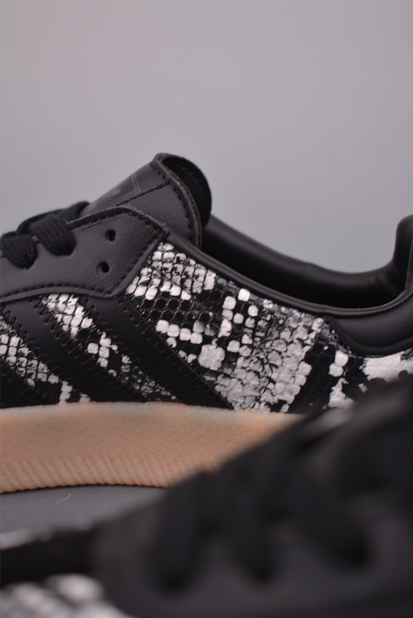 140 adidas originals Samba JR3804-Chinese UA Cheap High Quatity Brand Clothes Bags handbags Sneakers wholesale wholesaler seller from China Factory suppliers Fashion Clothing Shoes best Quality Beautiful Price 140 adidas originals Samba JR3804