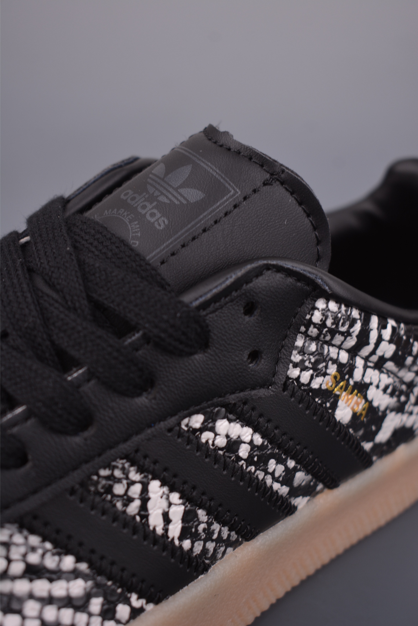140 adidas originals Samba JR3804-Chinese UA Cheap High Quatity Brand Clothes Bags handbags Sneakers wholesale wholesaler seller from China Factory suppliers Fashion Clothing Shoes best Quality Beautiful Price 140 adidas originals Samba JR3804