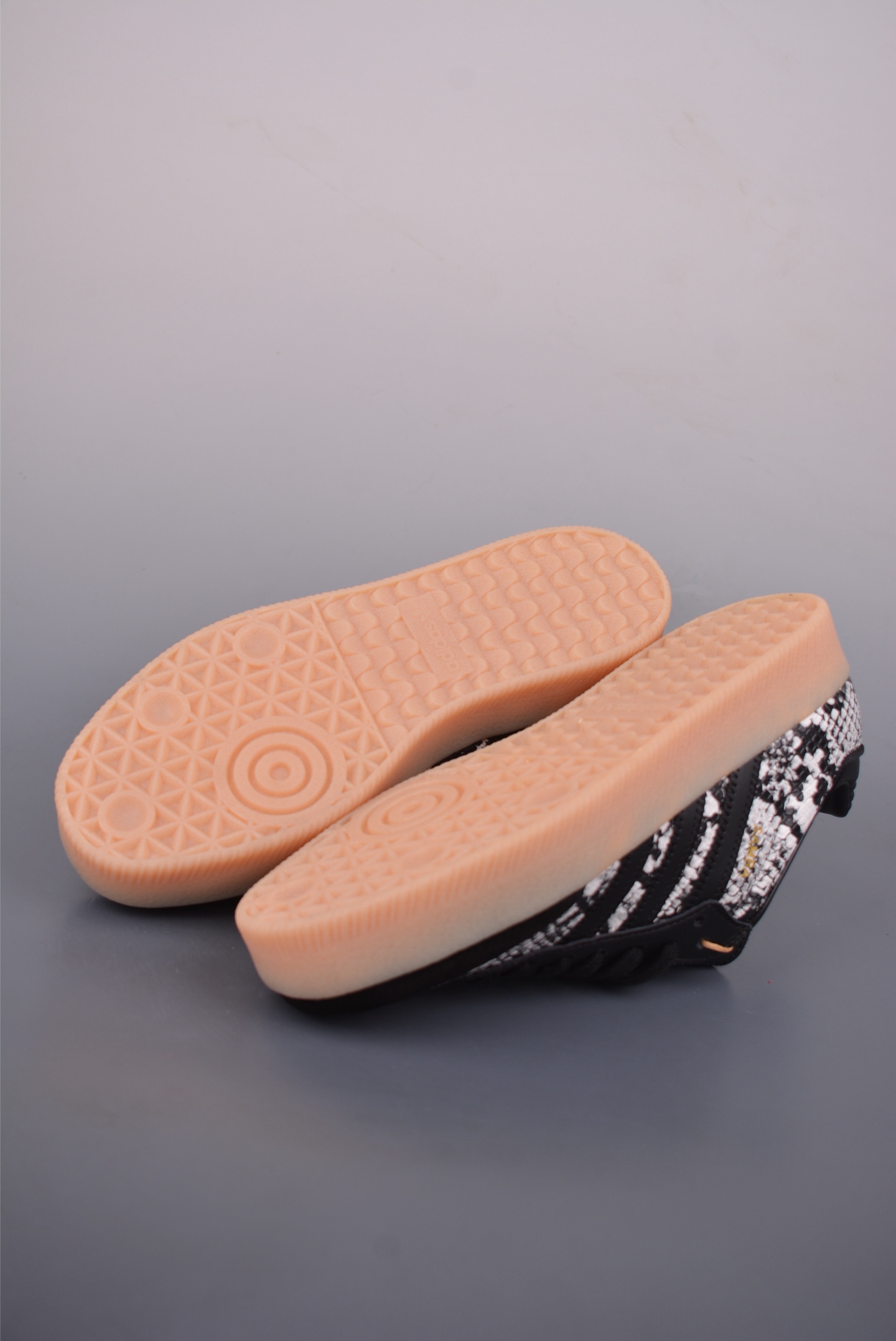 140 adidas originals Samba JR3804-Chinese UA Cheap High Quatity Brand Clothes Bags handbags Sneakers wholesale wholesaler seller from China Factory suppliers Fashion Clothing Shoes best Quality Beautiful Price 140 adidas originals Samba JR3804