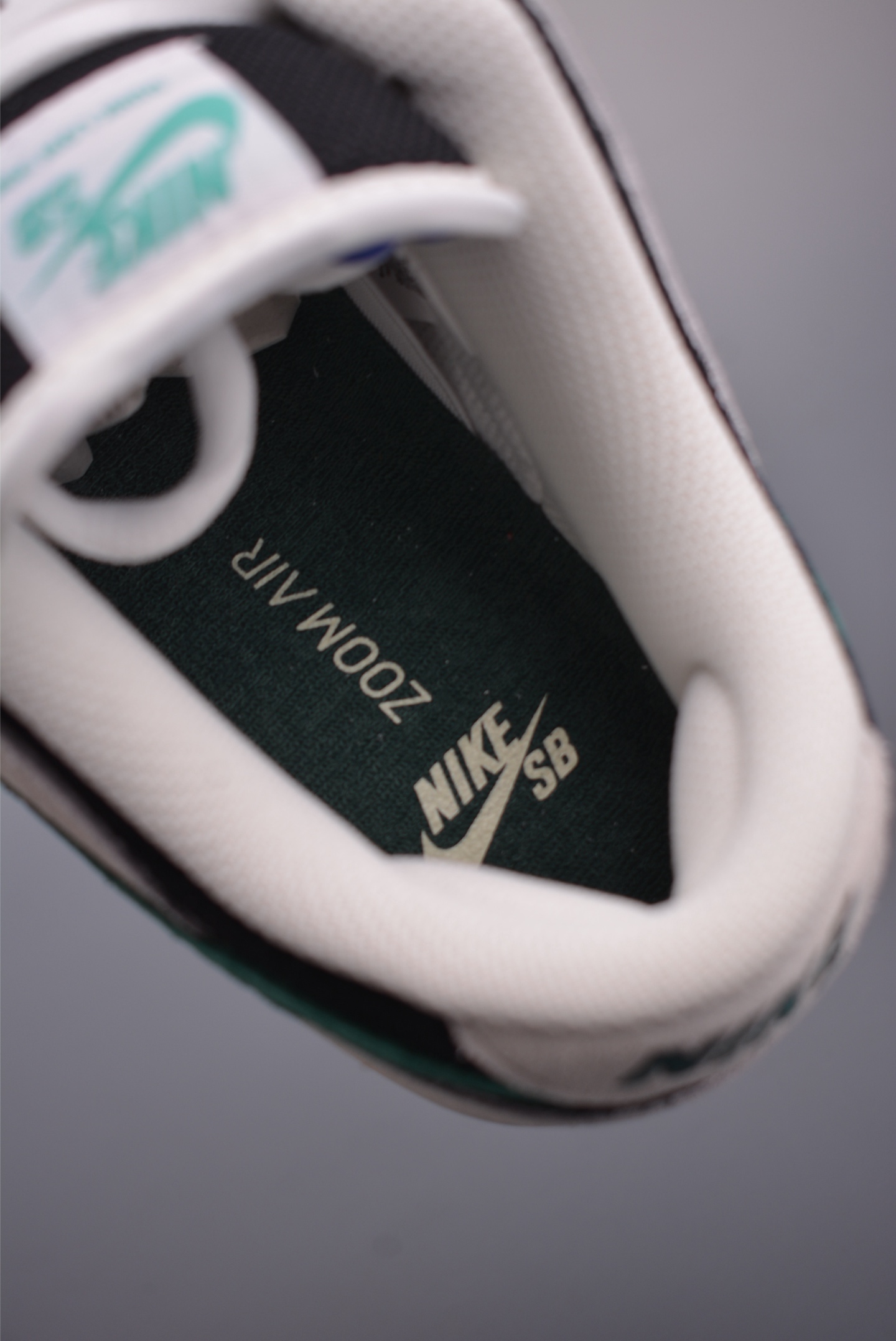 260 Nike SB Dunk Low 灰绿生胶 HF3704-001