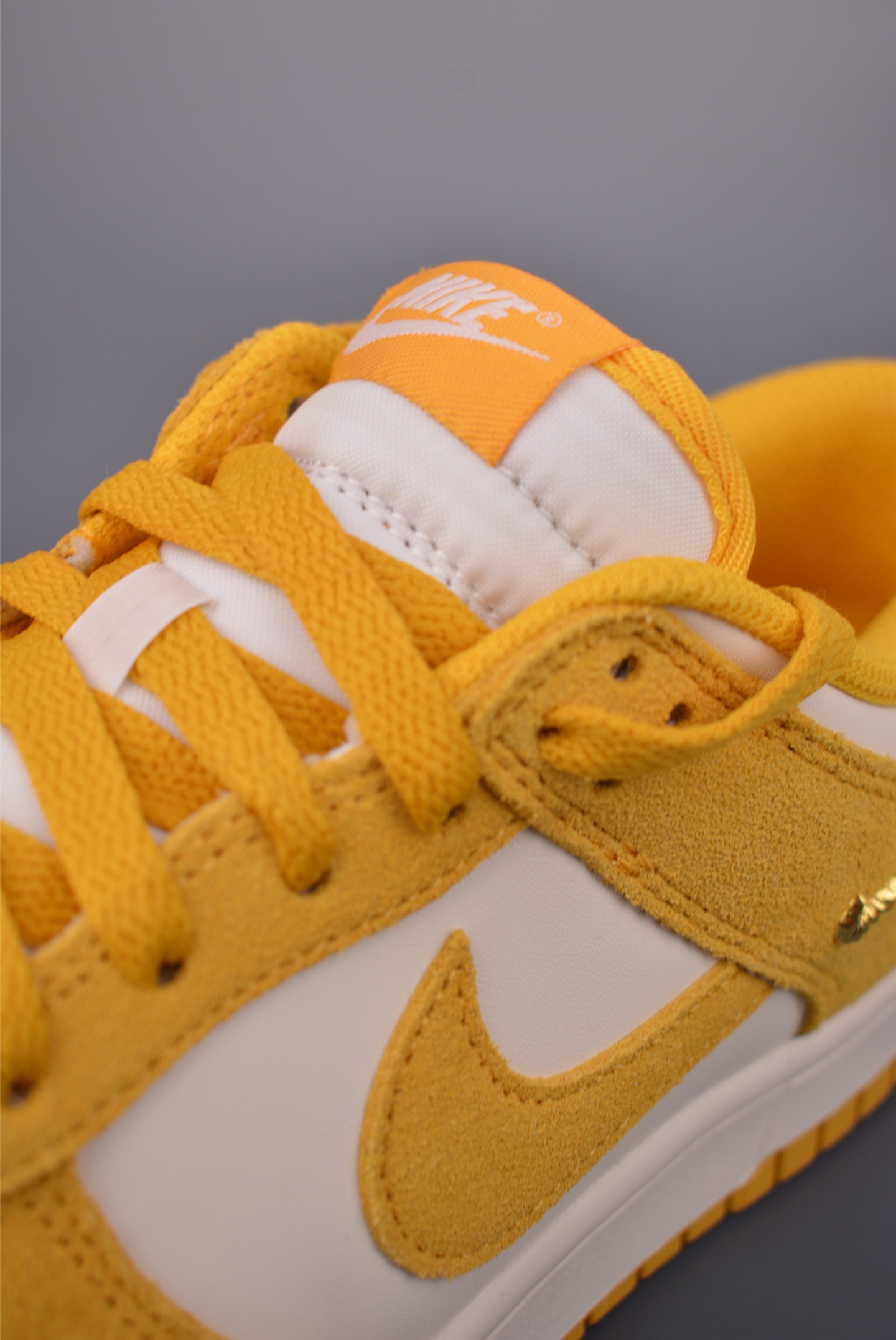 200 NIKE SB Dunk Low IB4417-101