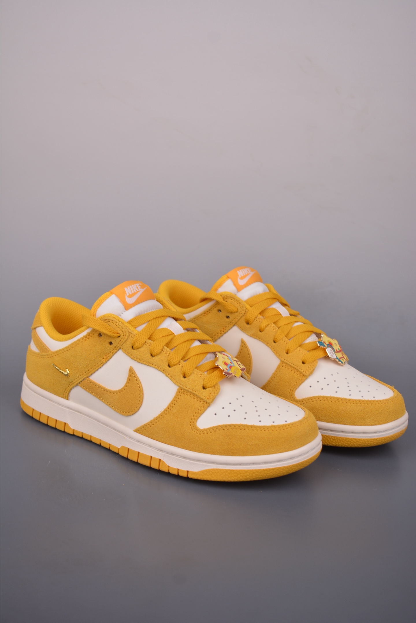 200 NIKE SB Dunk Low IB4417-101