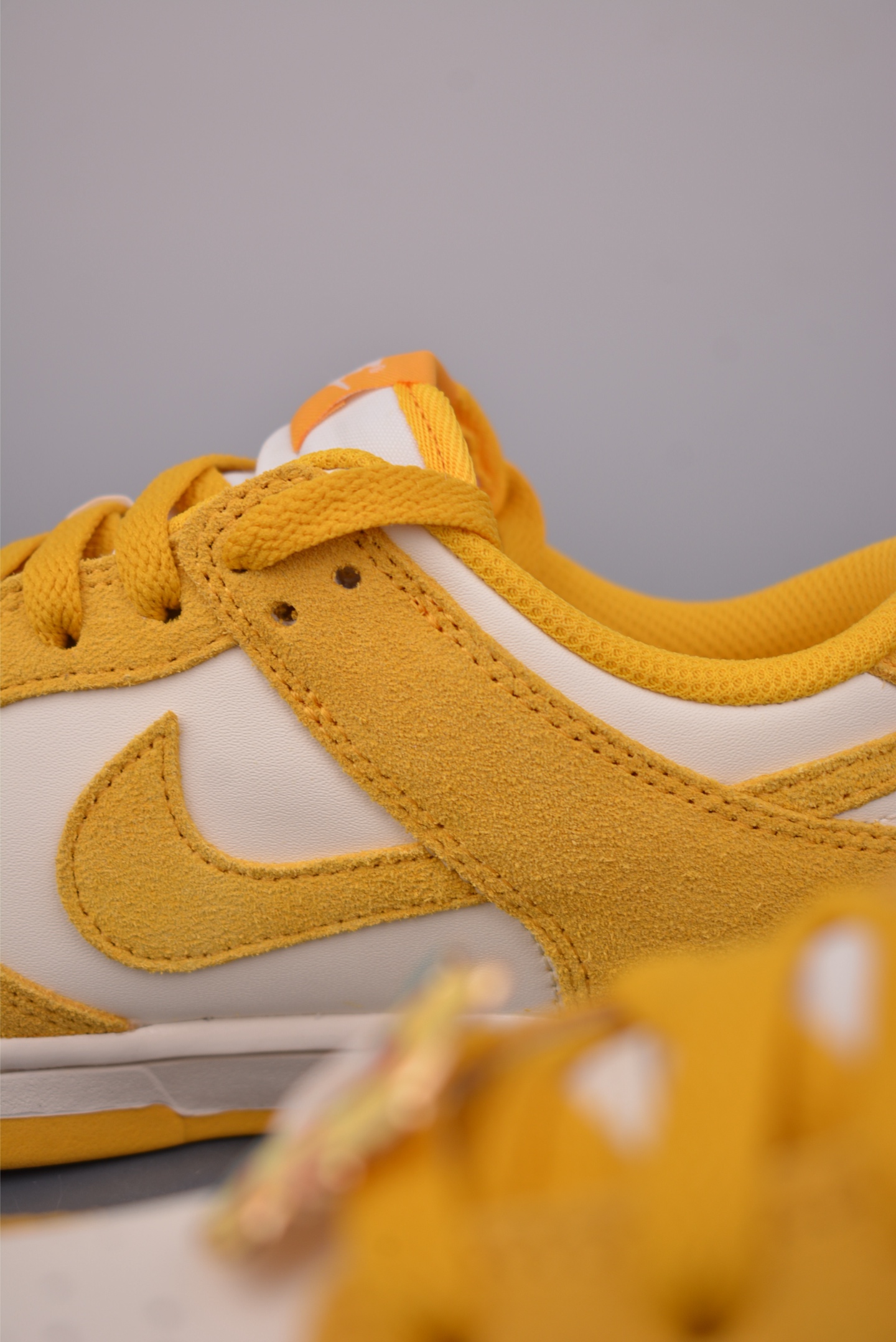 200 NIKE SB Dunk Low IB4417-101