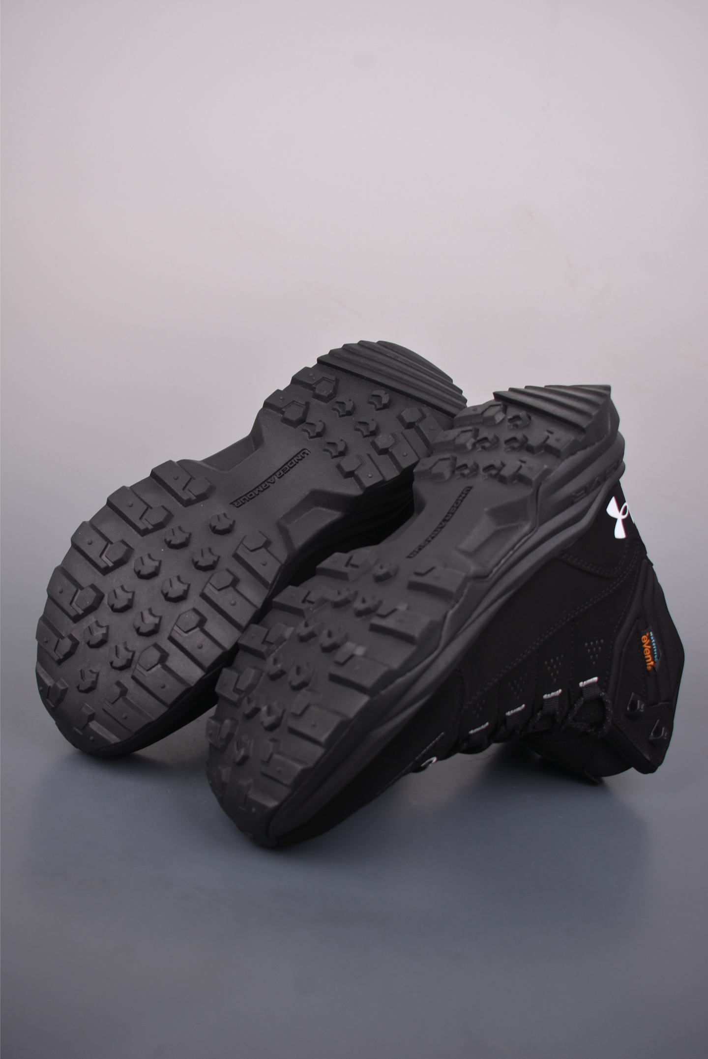 220 安德玛 Under Armour UA Raider Waterproof 皮革舒适时尚贴合百搭 420481124