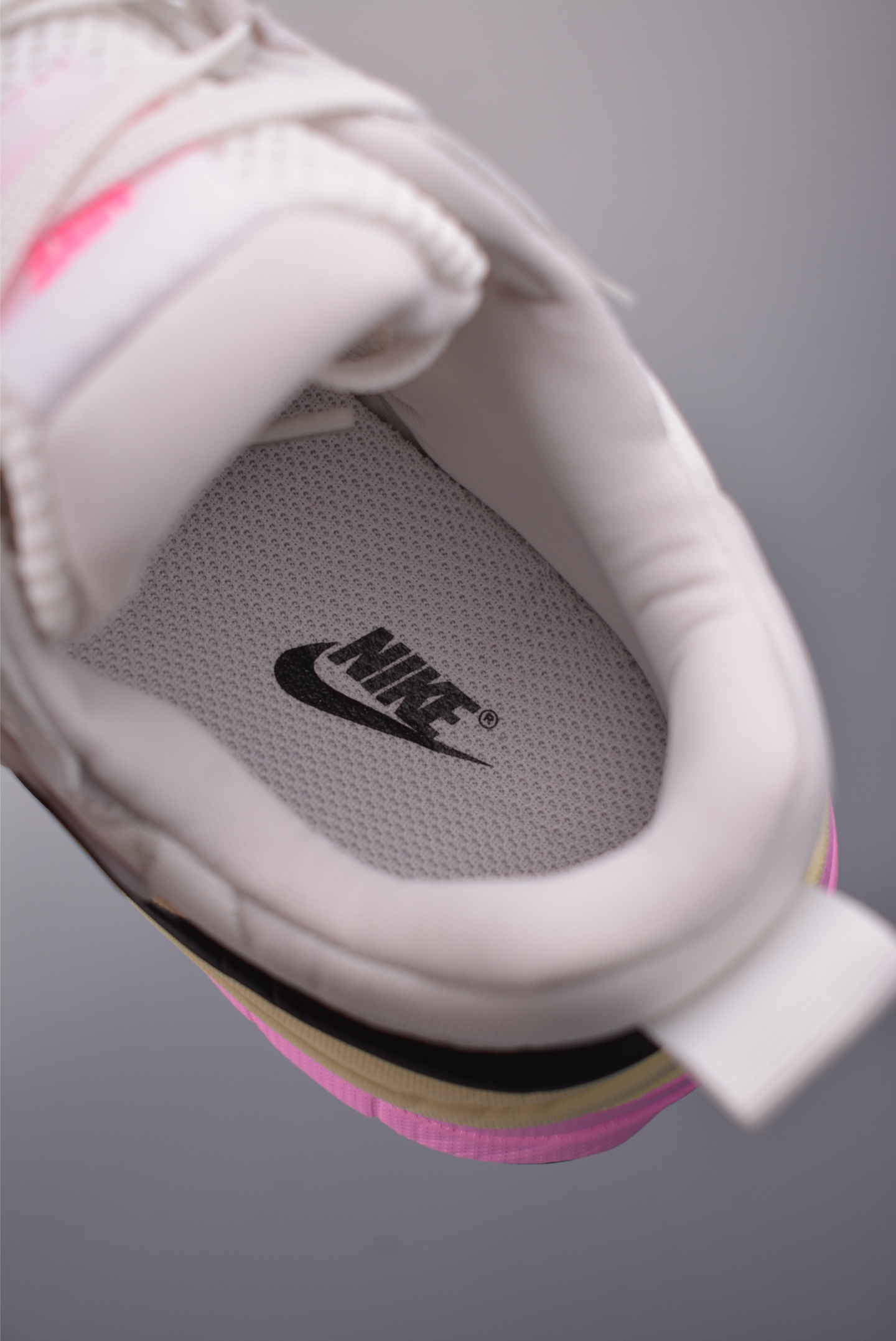 180 NIKE V2K Runtekk 版本 减震防滑复古低帮跑步鞋 FD0736-114